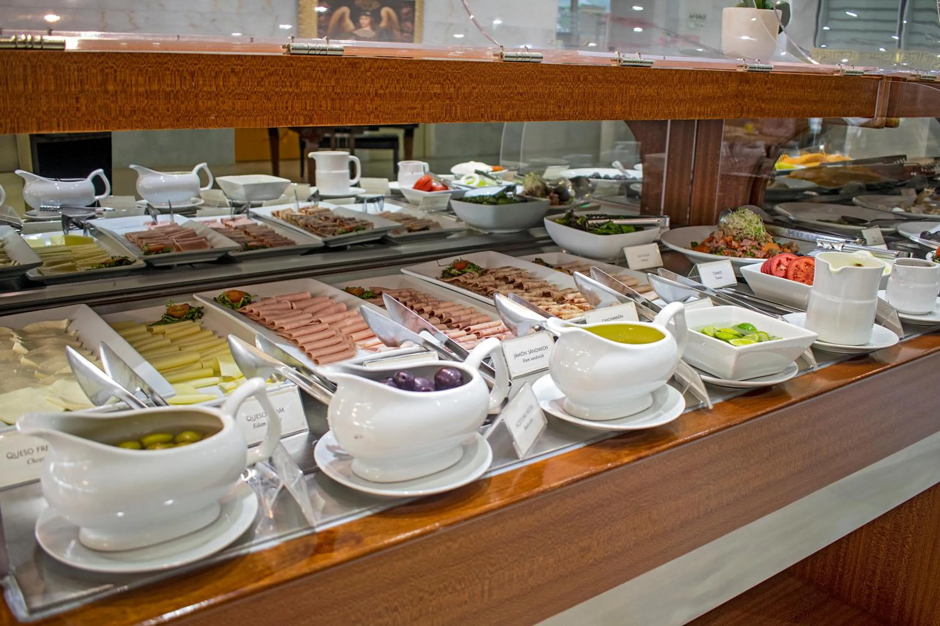 Restaurant/places to eat in Luxury Inkari Hotel