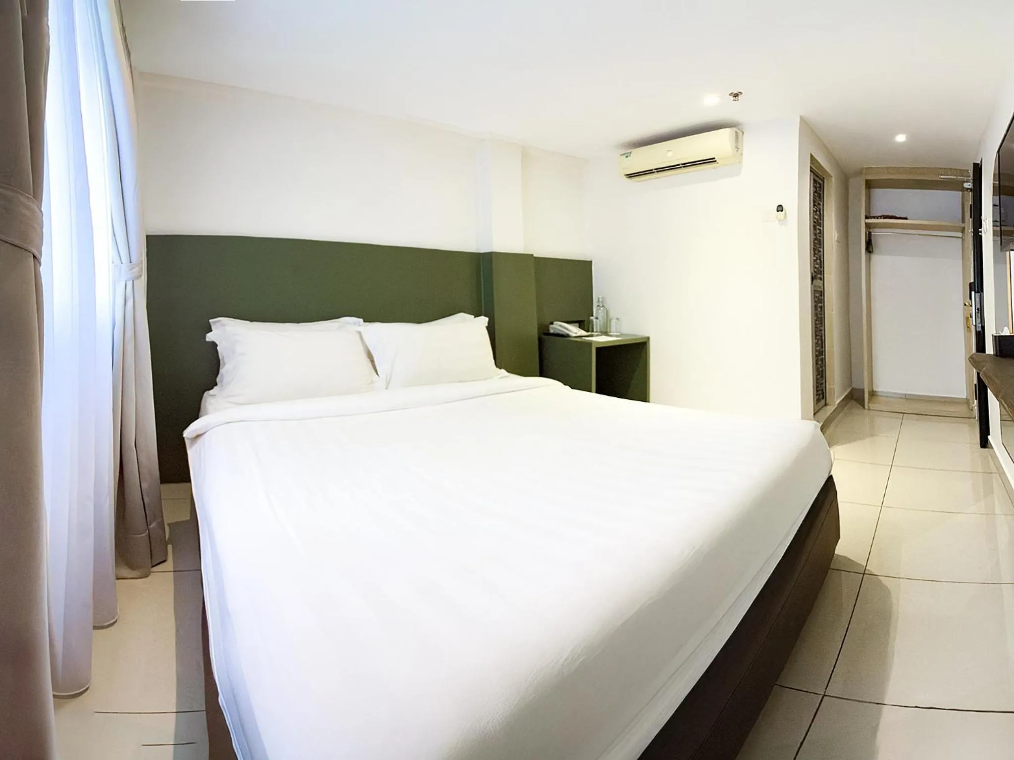 Bedroom, Bed in Living At DSulaiman Hotel