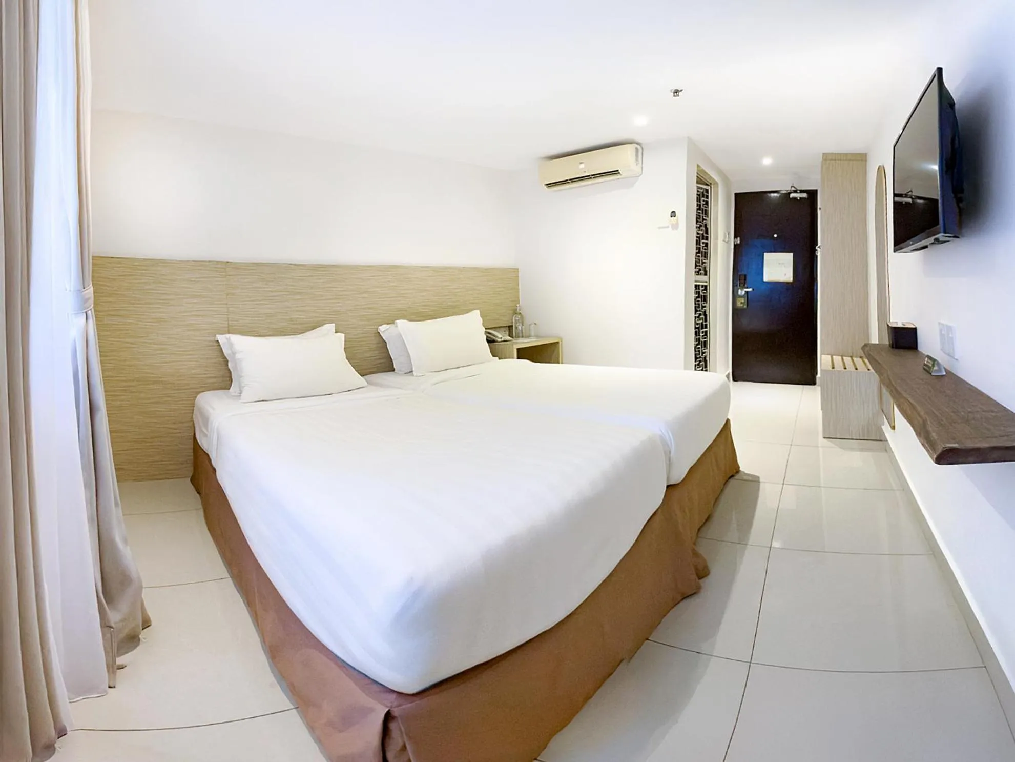 Bedroom, Bed in Living At DSulaiman Hotel