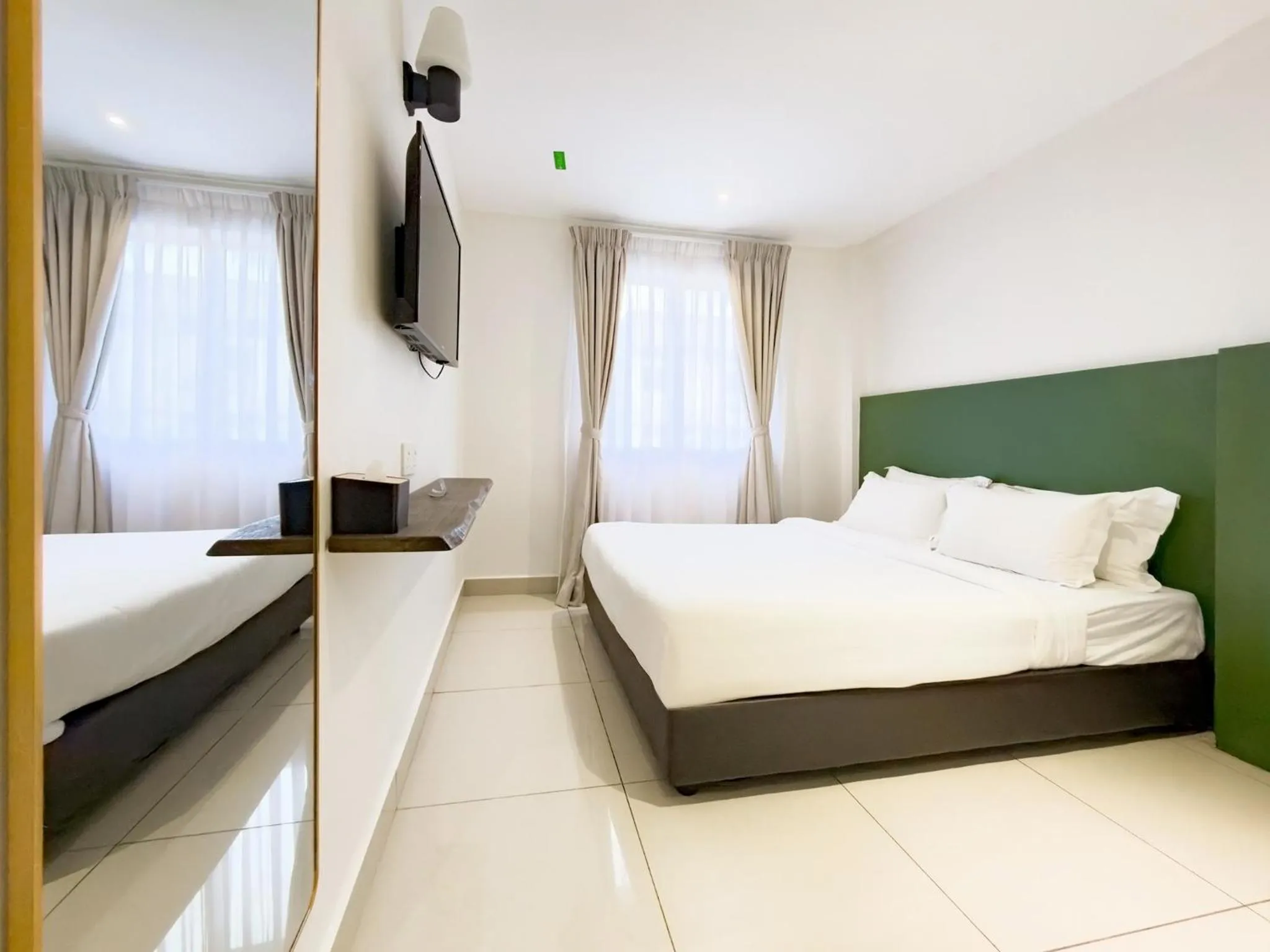 Bedroom, Bed in Living At DSulaiman Hotel