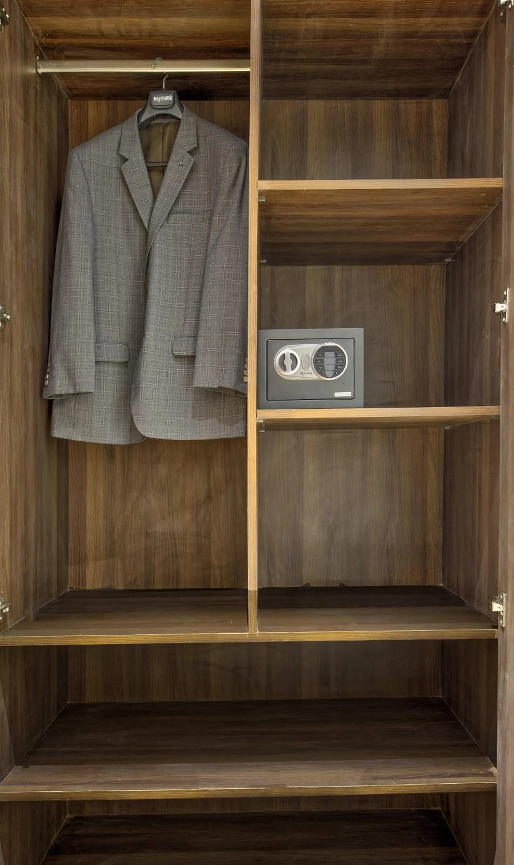 wardrobe in Lance 21 - Ashok Nagar