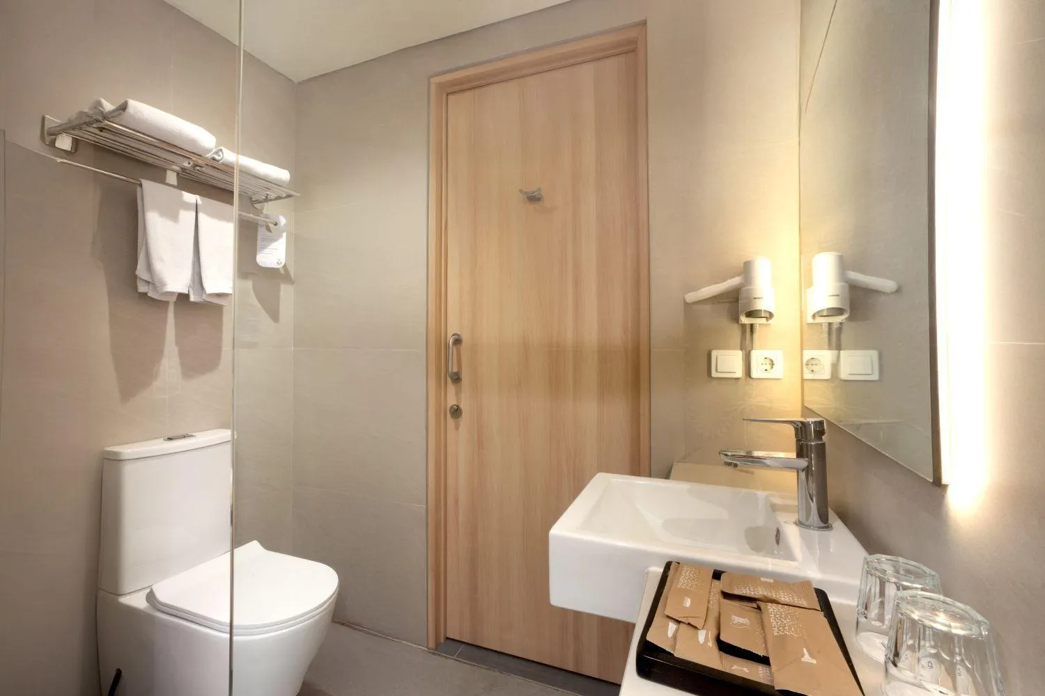 Bathroom in 1O1 STYLE Yogyakarta Malioboro