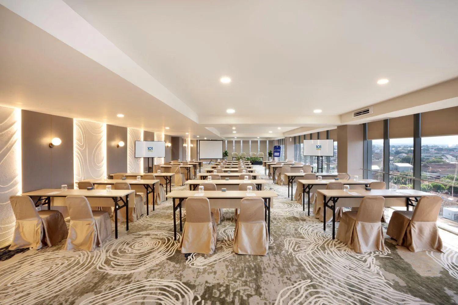 Meeting/conference room in 1O1 STYLE Yogyakarta Malioboro