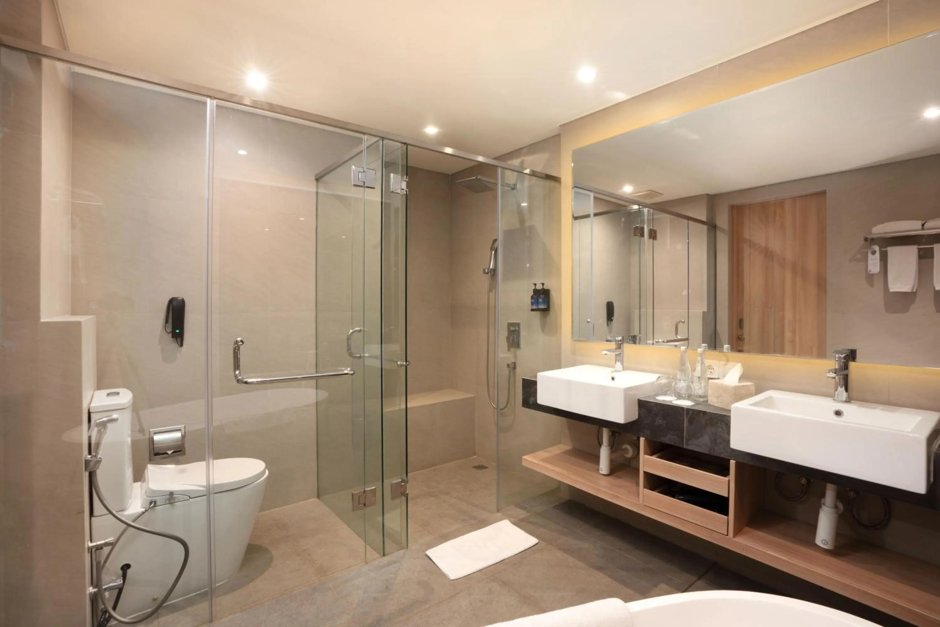 Bathroom in 1O1 STYLE Yogyakarta Malioboro