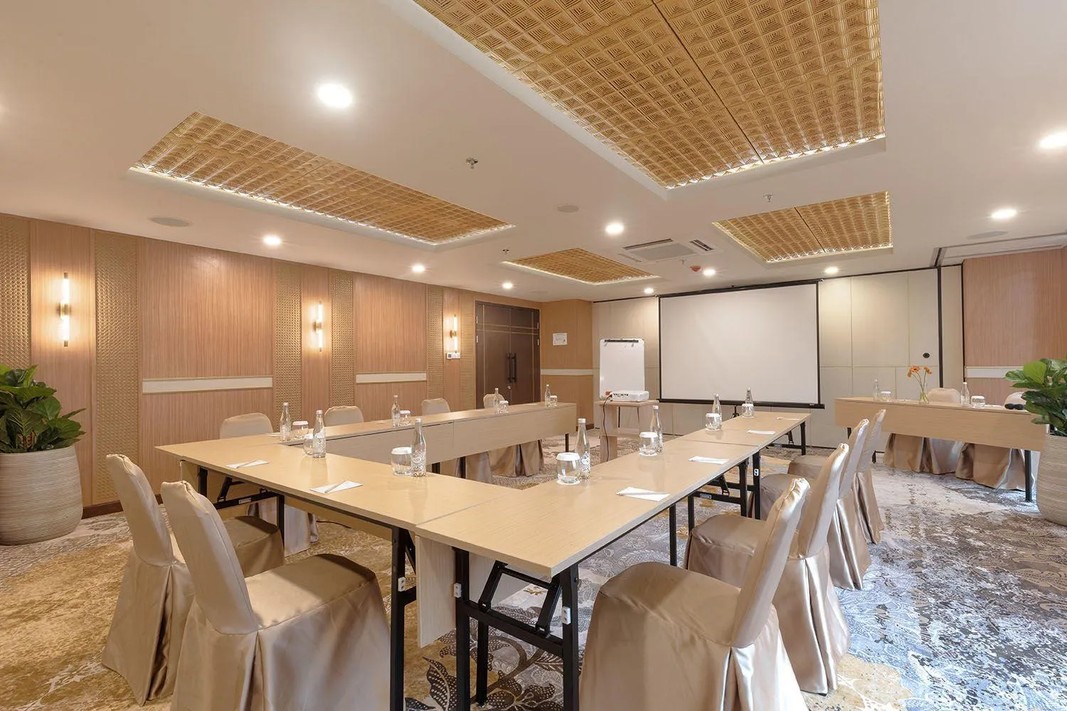 Meeting/conference room in 1O1 STYLE Yogyakarta Malioboro