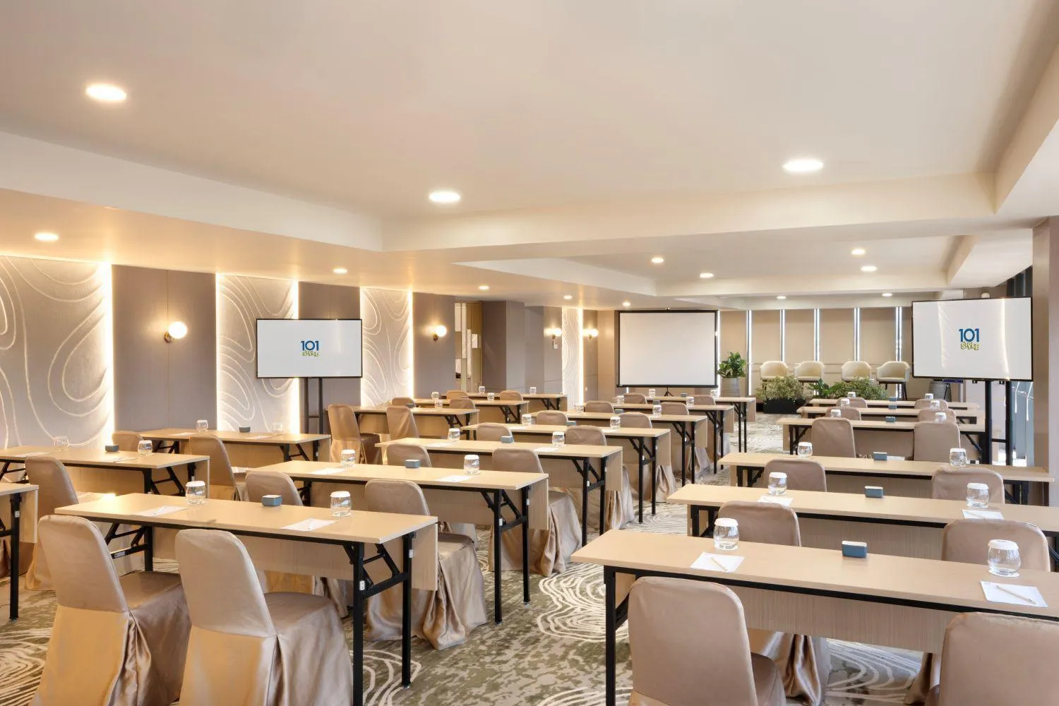 Meeting/conference room in 1O1 STYLE Yogyakarta Malioboro