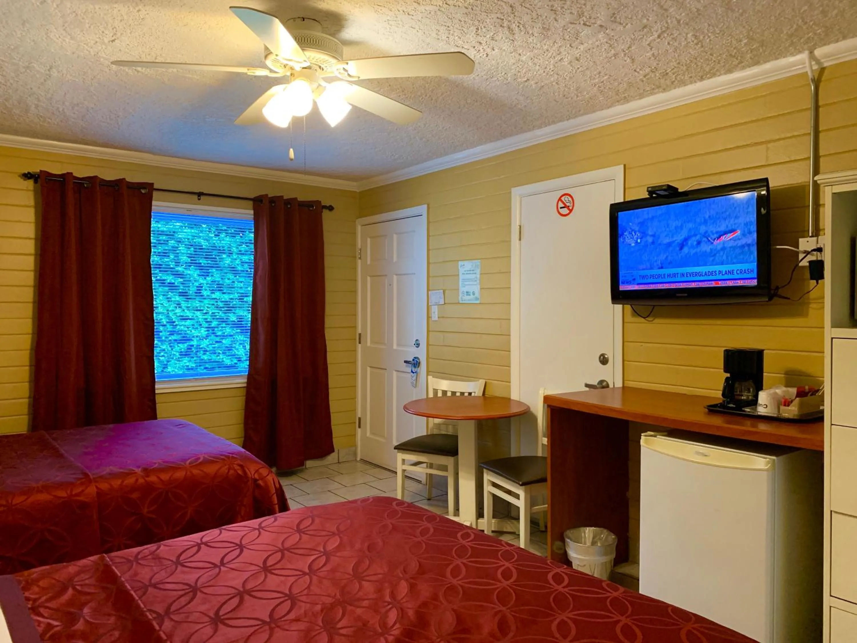 Lakeside Inn and Cafe