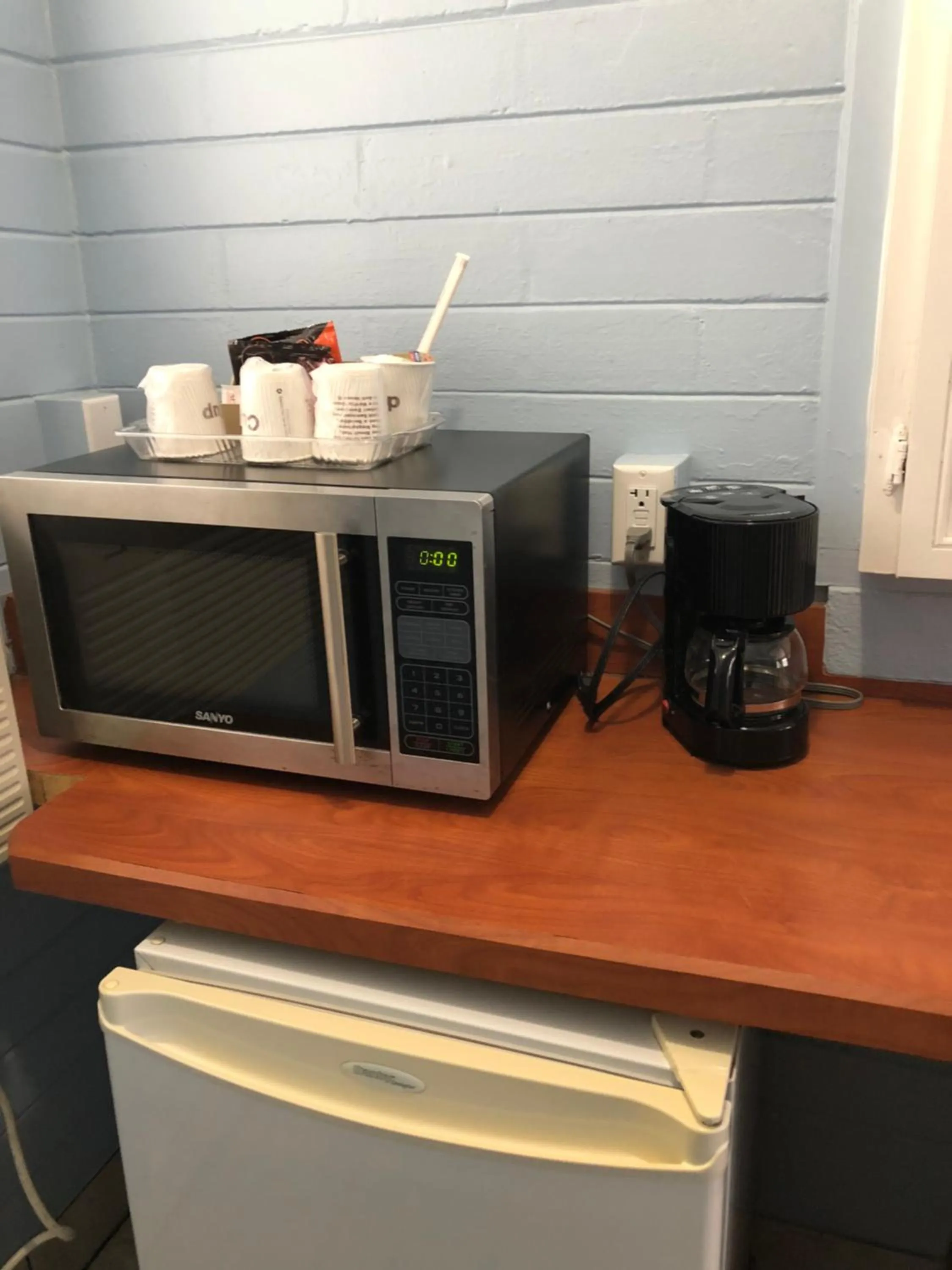 Lakeside Inn and Cafe