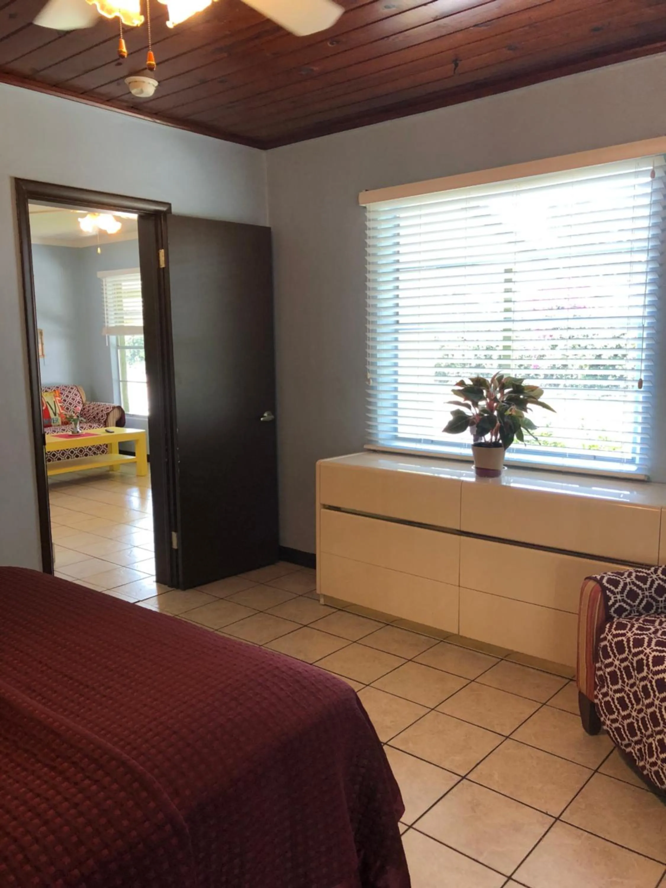 Lakeside Inn and Cafe