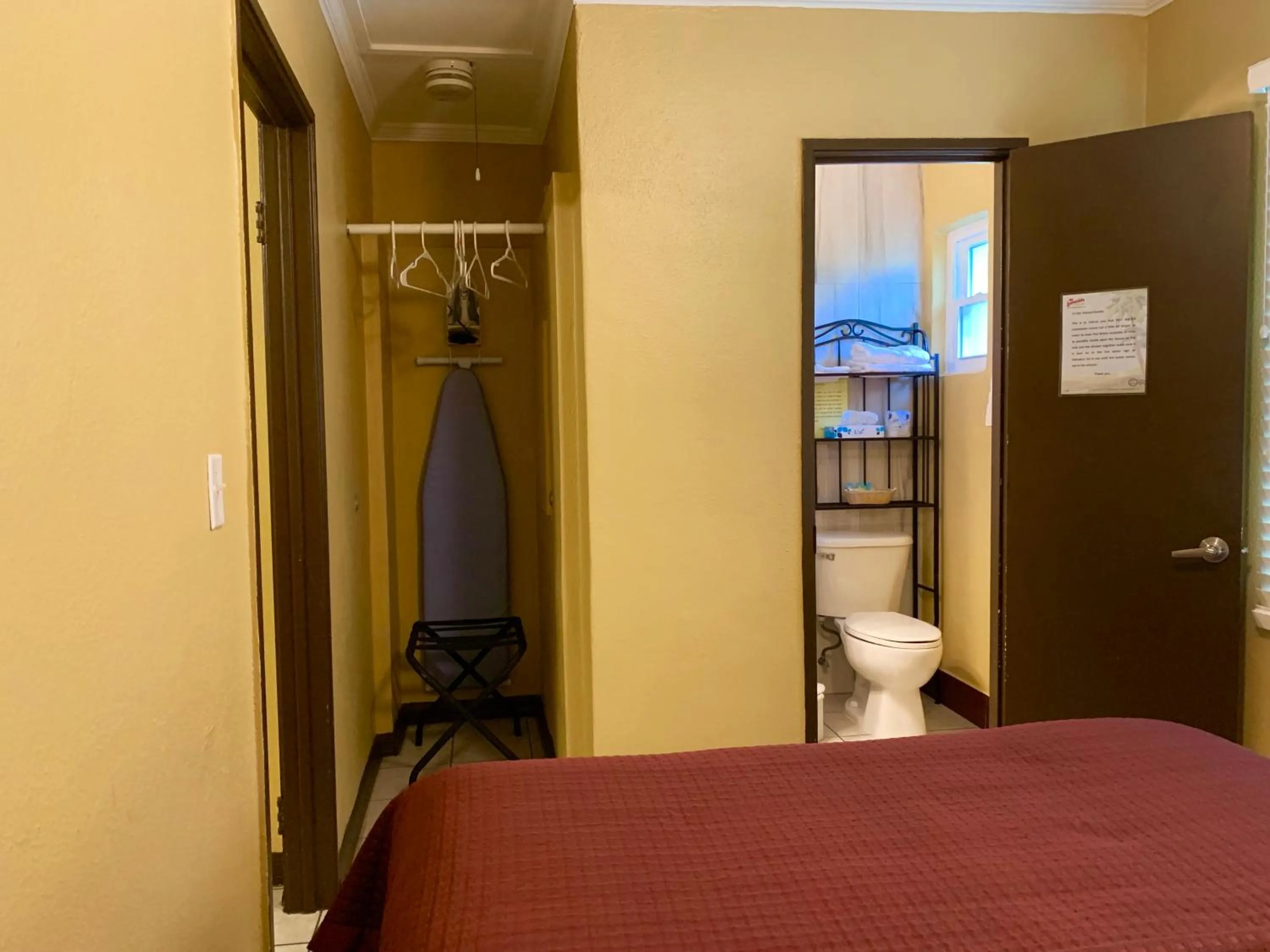 Lakeside Inn and Cafe