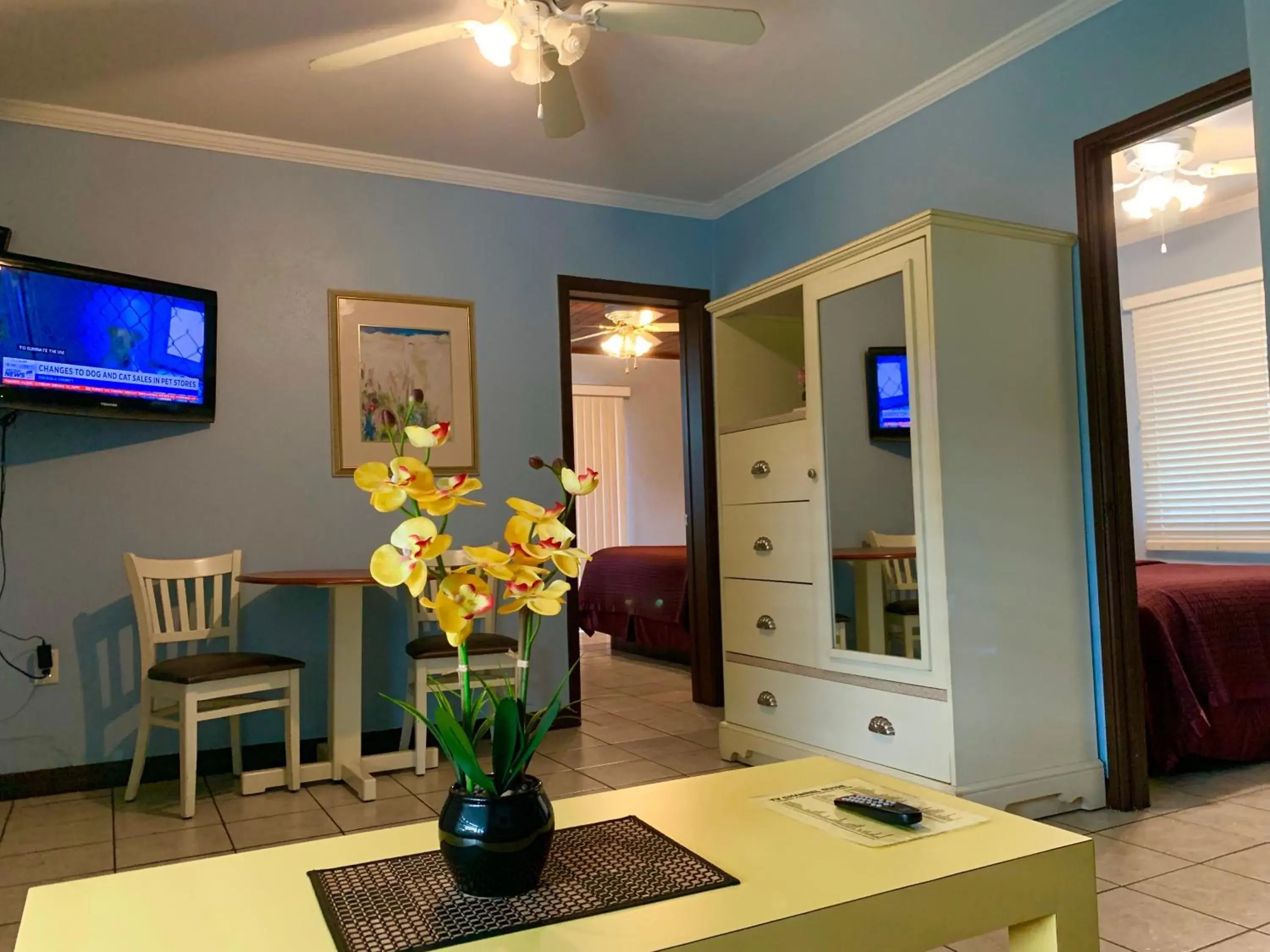 Executive Suite - single occupancy in Lakeside Inn and Cafe Executive Suite - single occupancy in Lakeside Inn and Cafe