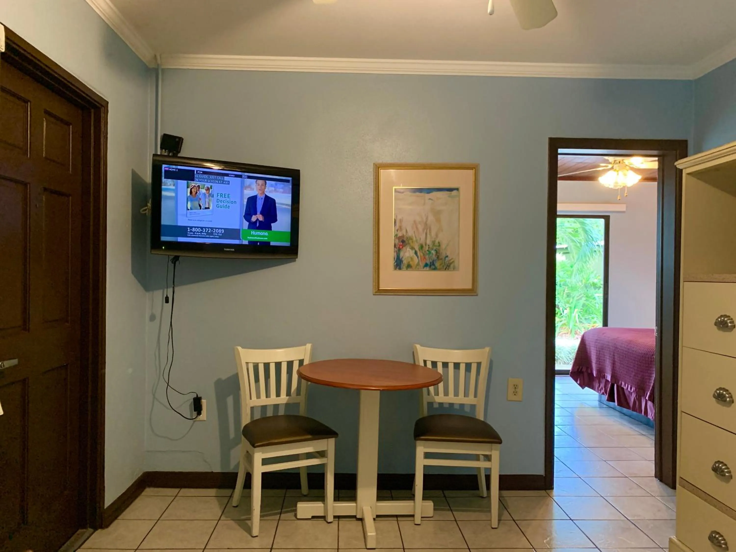 Lakeside Inn and Cafe