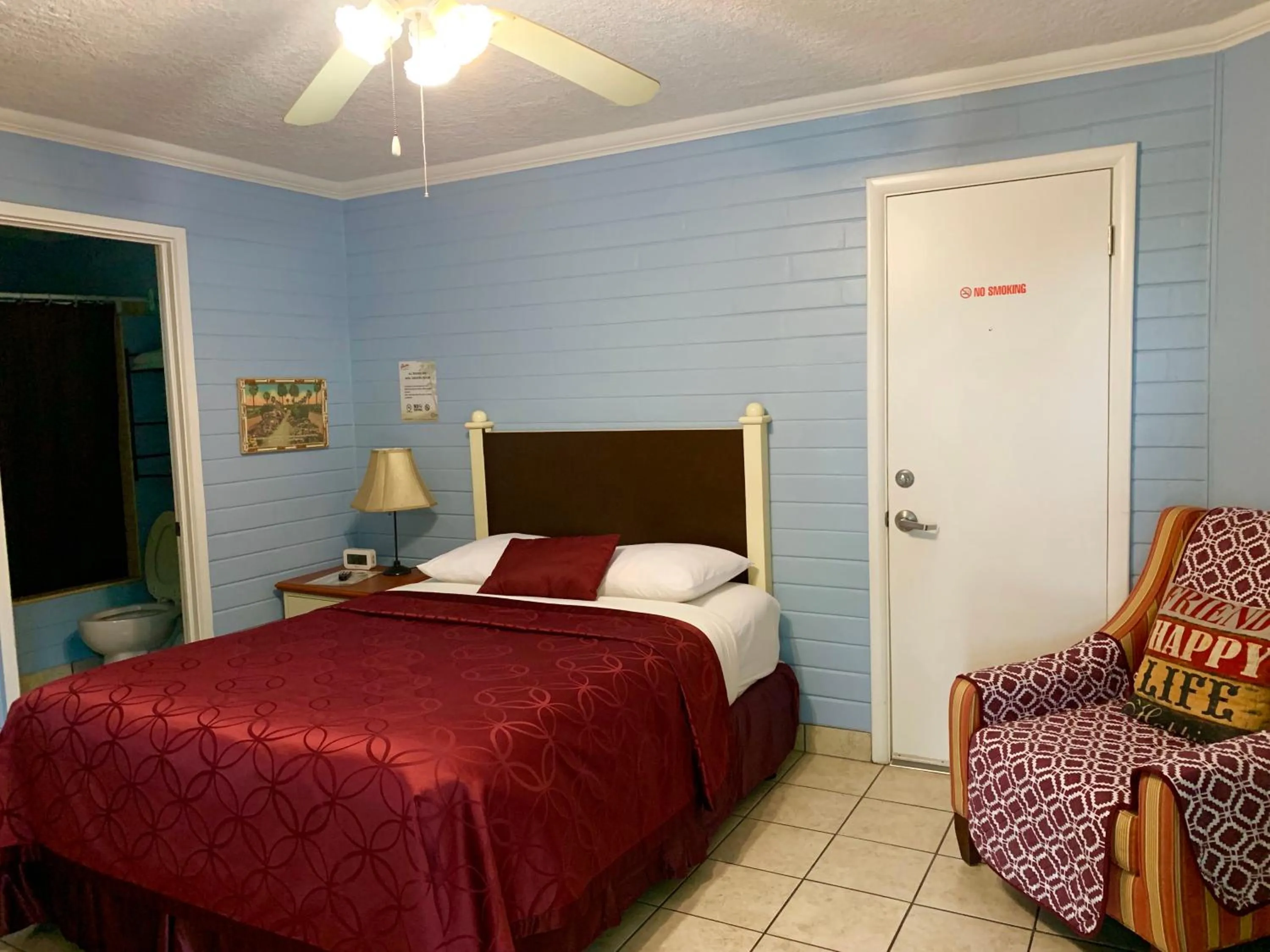 Lakeside Inn and Cafe