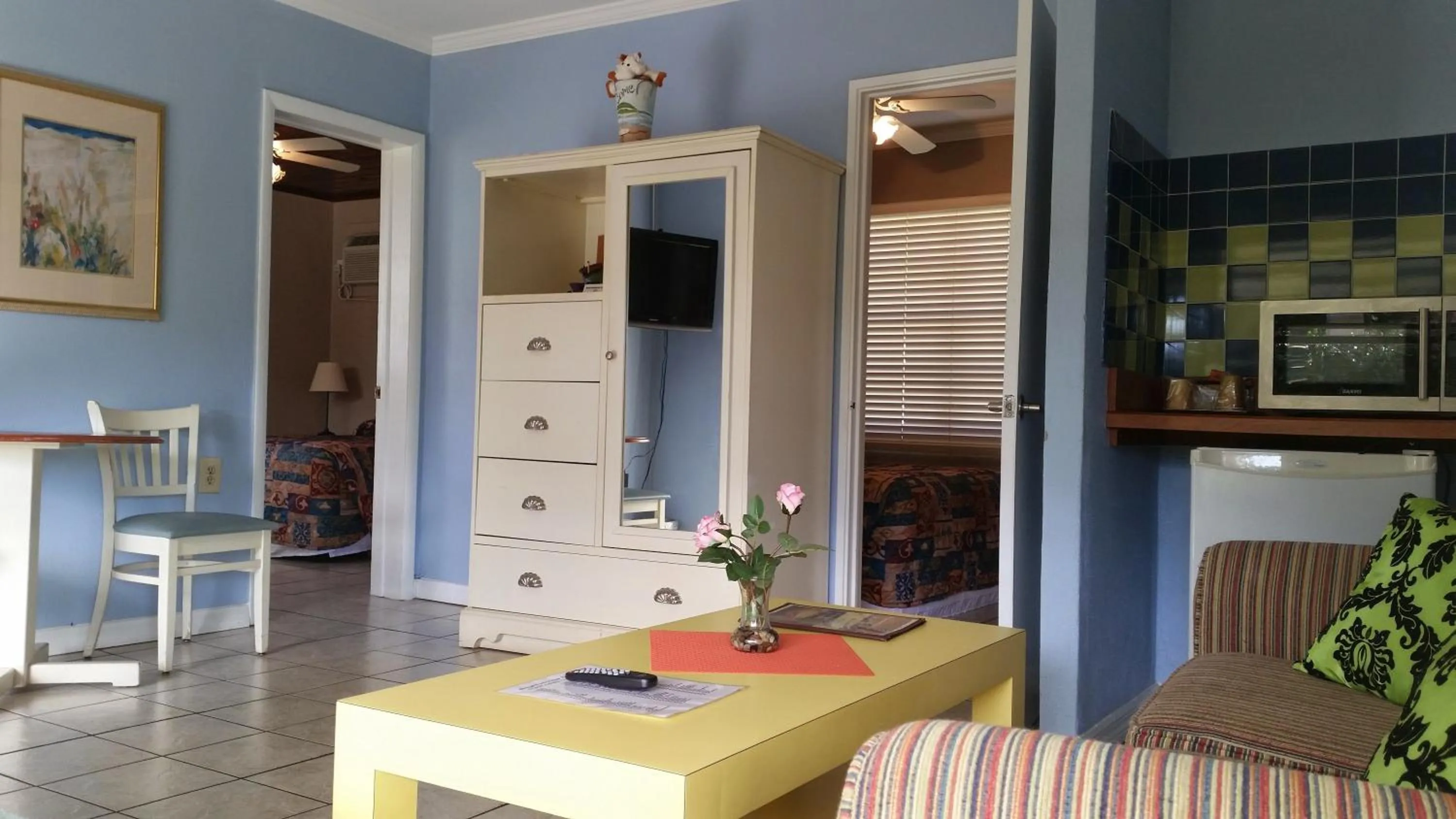 Bedroom in Lakeside Inn and Cafe