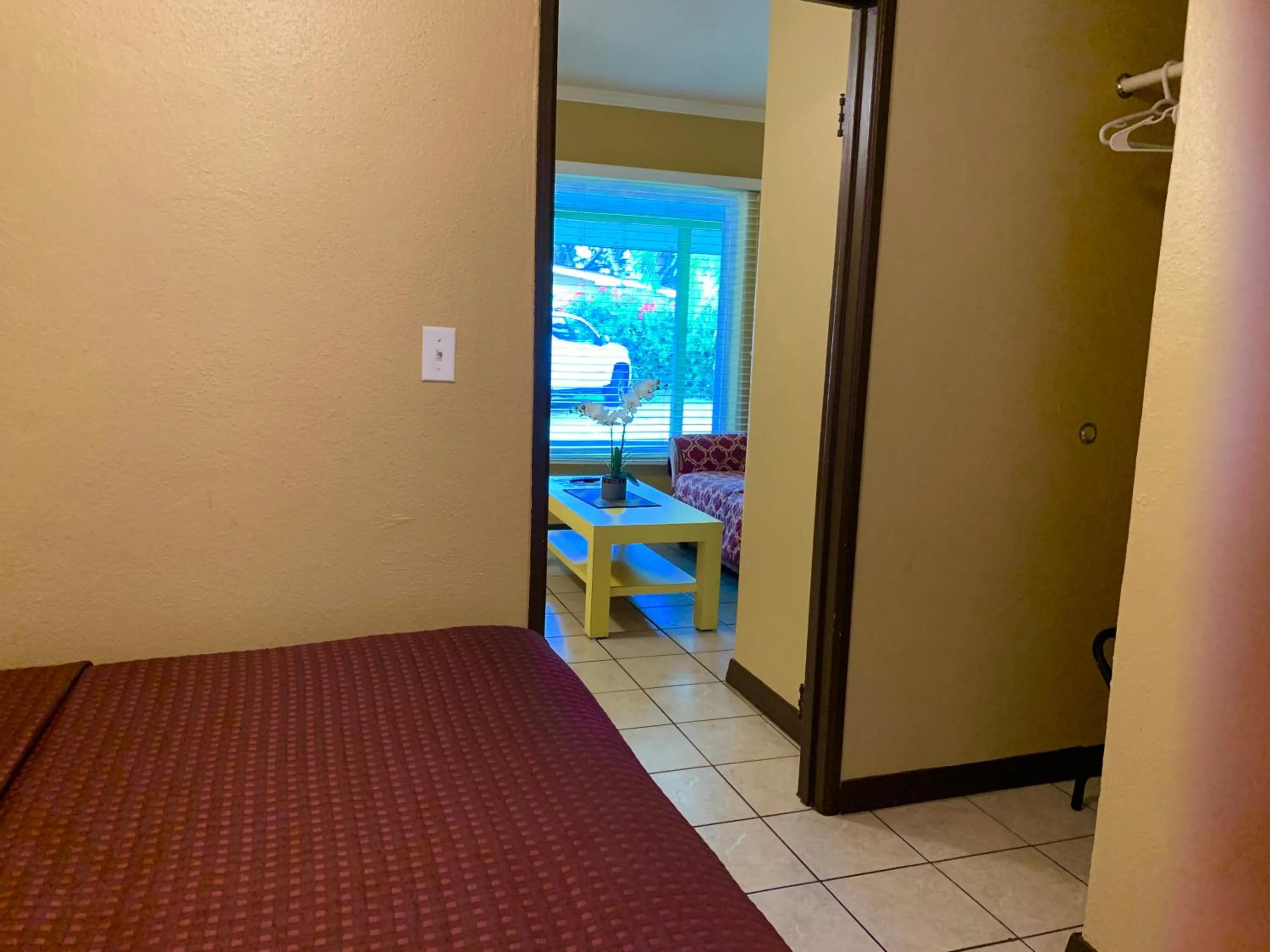 Lakeside Inn and Cafe