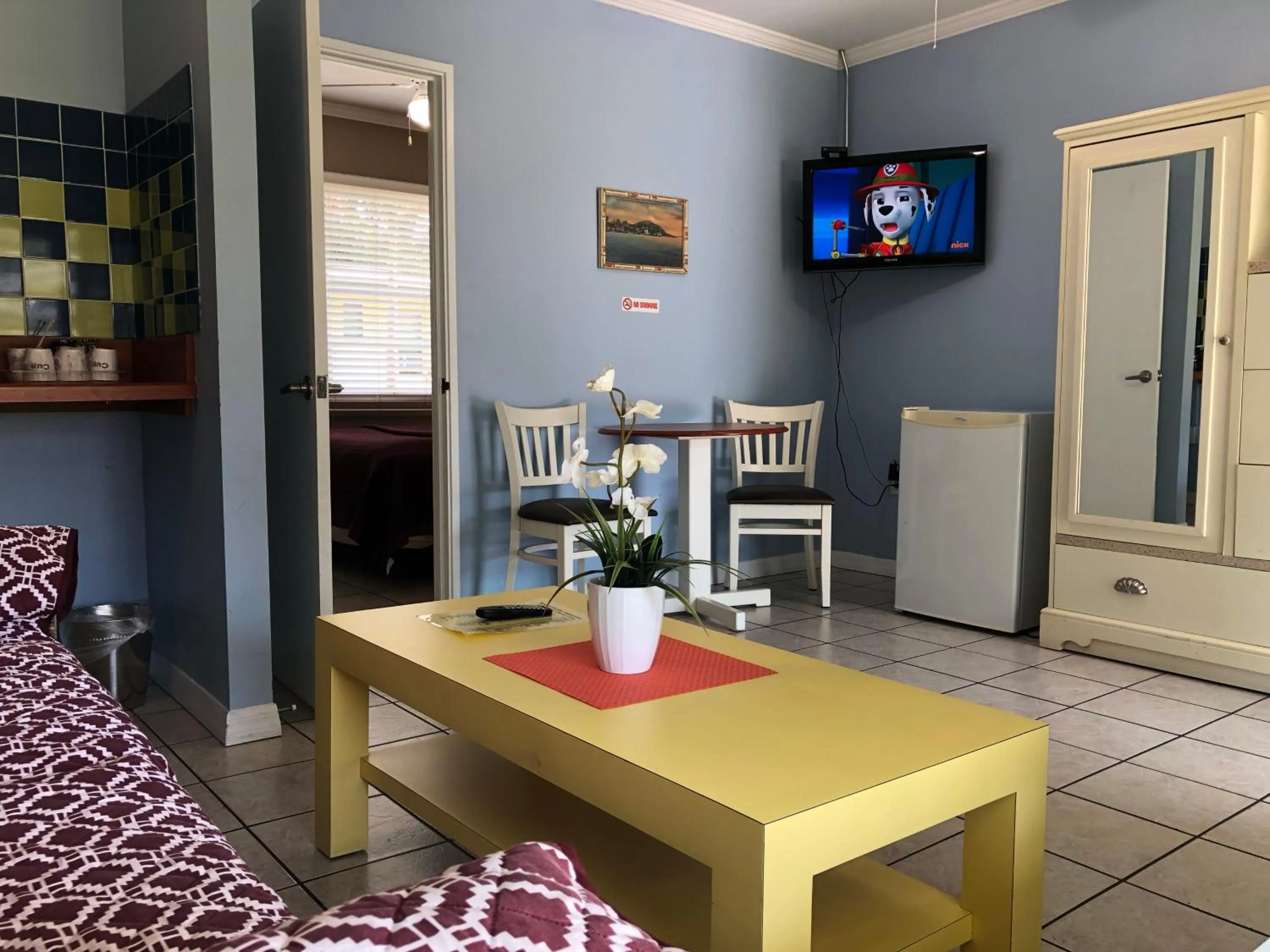 Lakeside Inn and Cafe