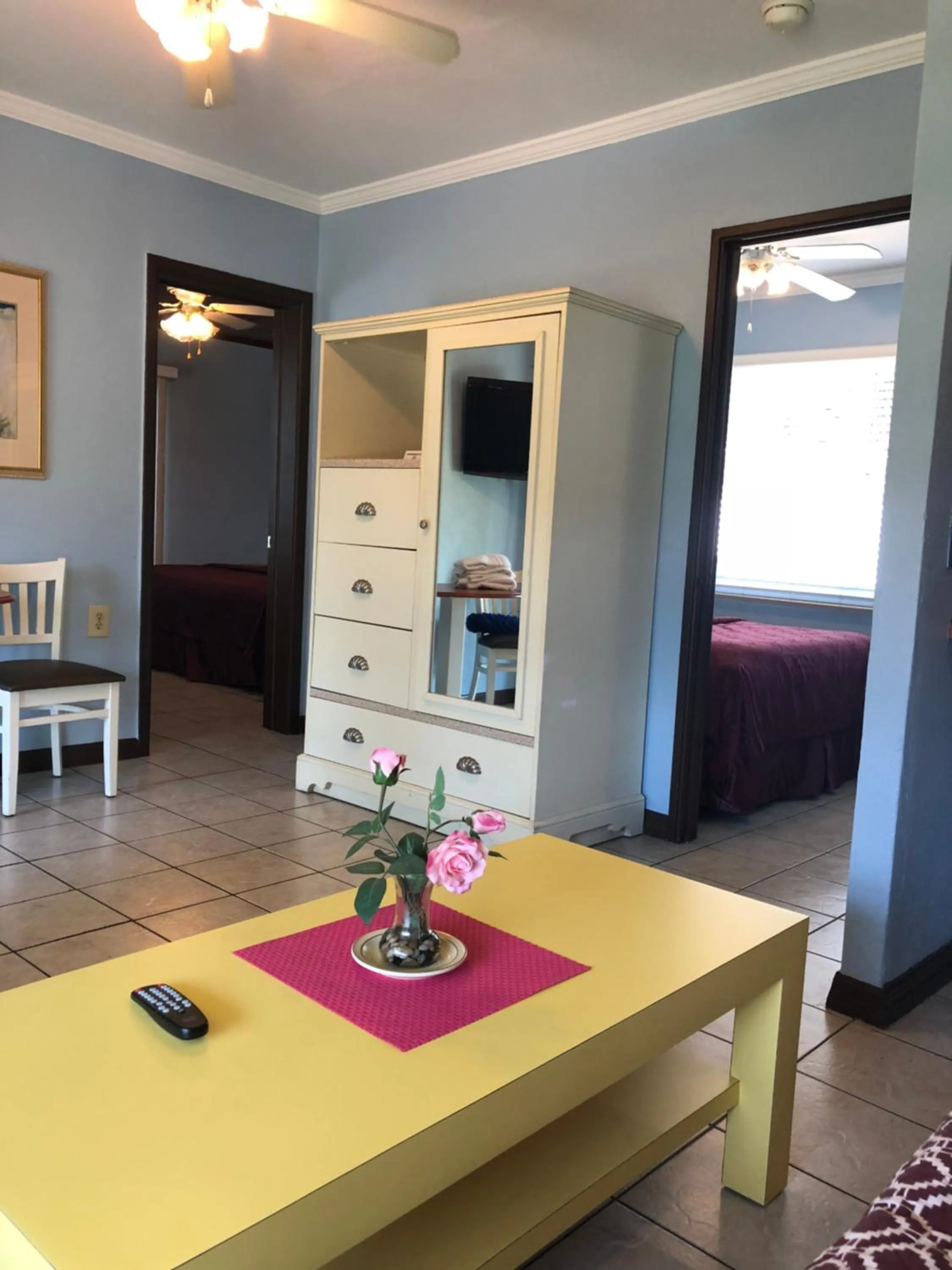 Lakeside Inn and Cafe