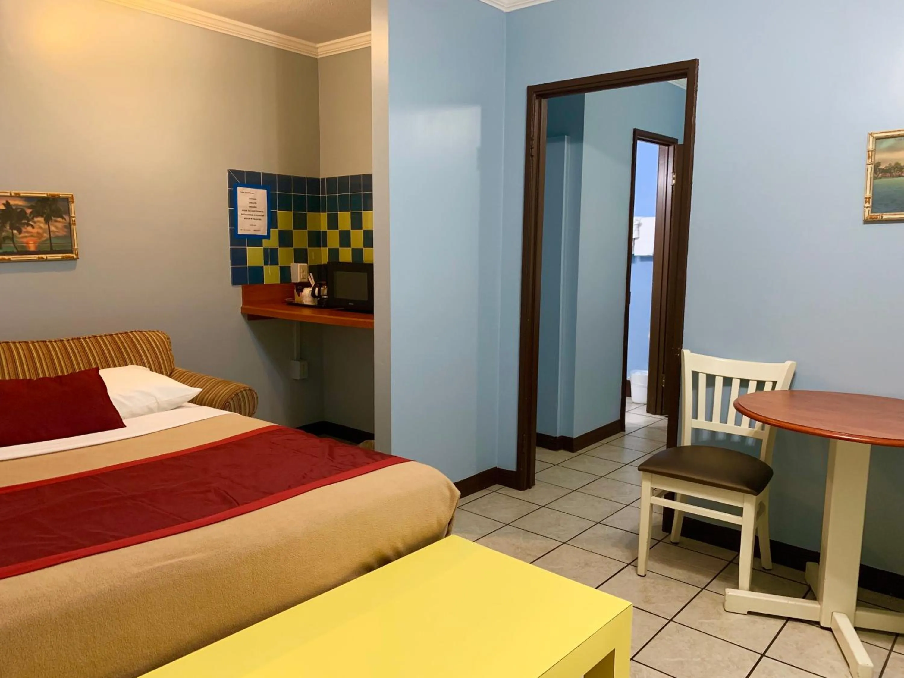 Lakeside Inn and Cafe