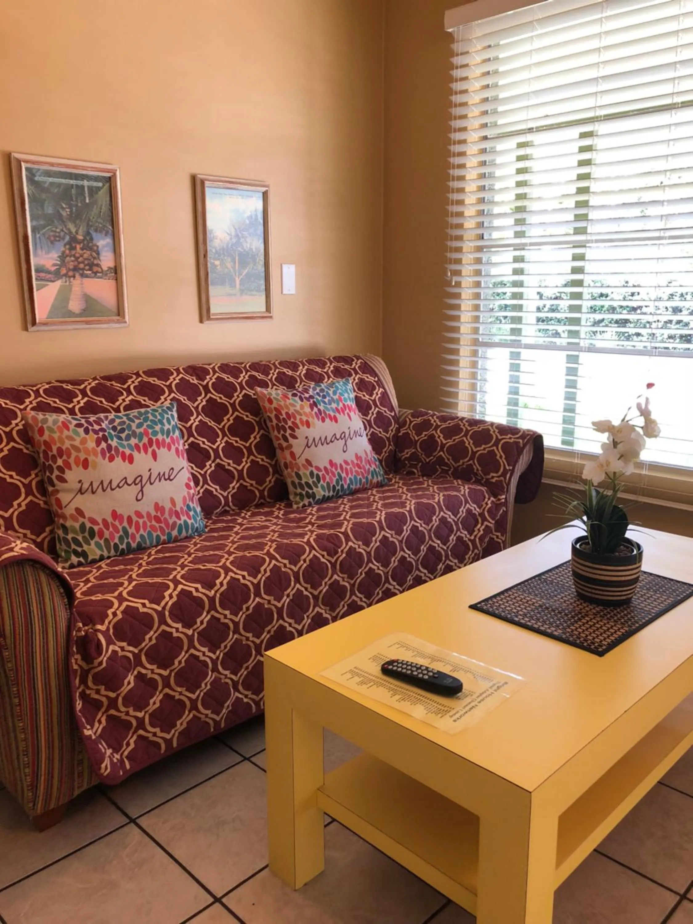 Lakeside Inn and Cafe