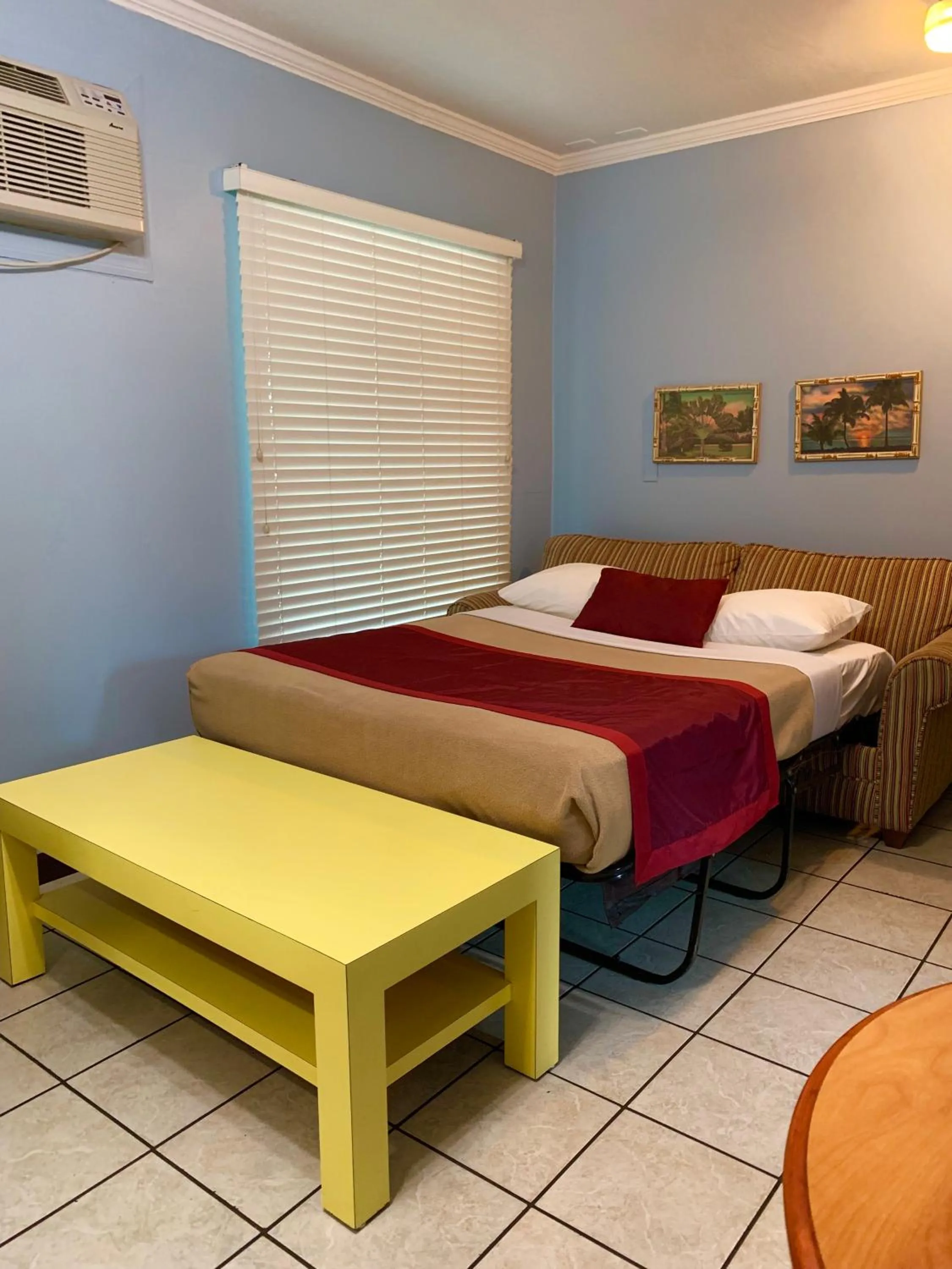 Lakeside Inn and Cafe