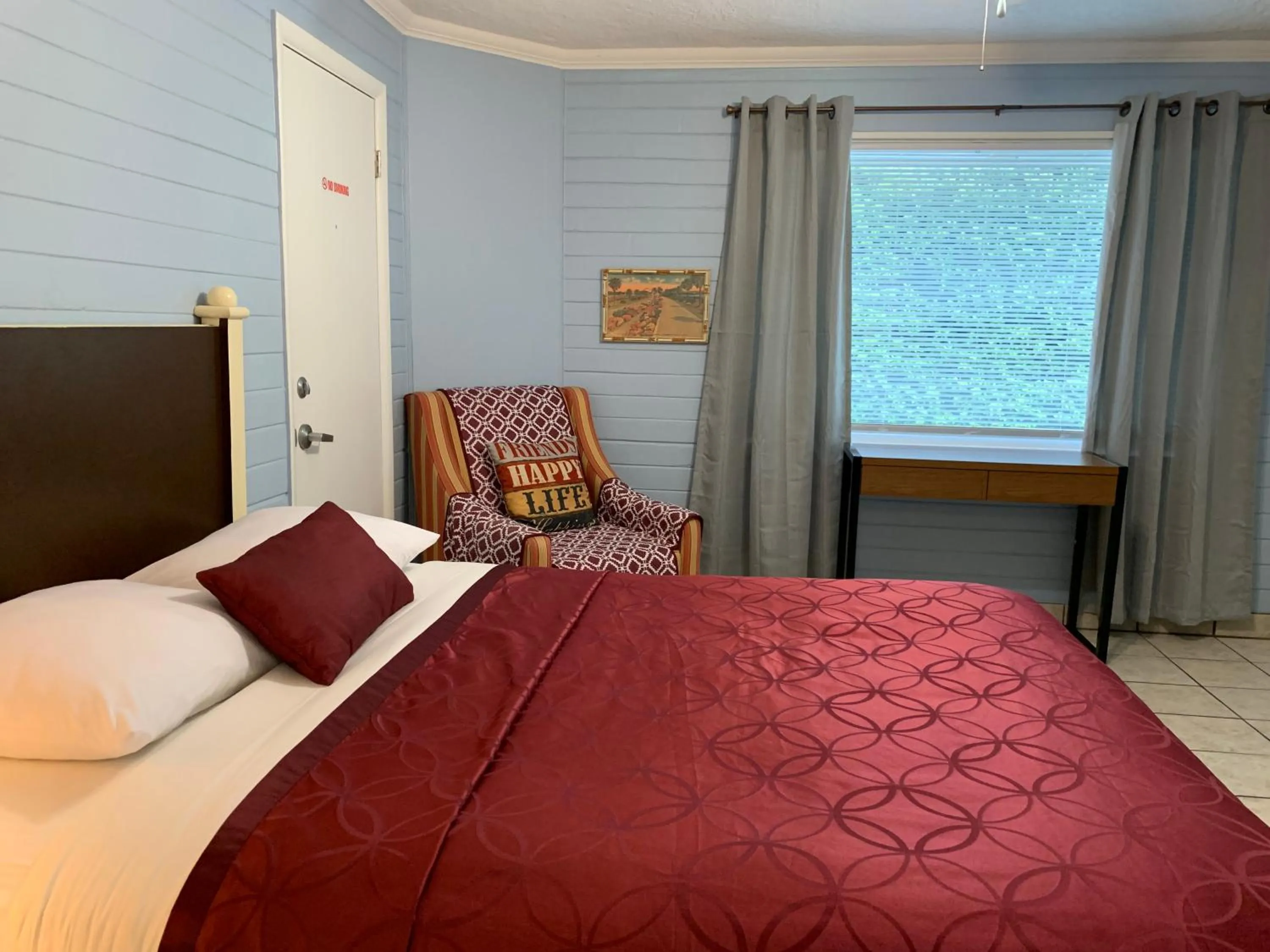 Lakeside Inn and Cafe