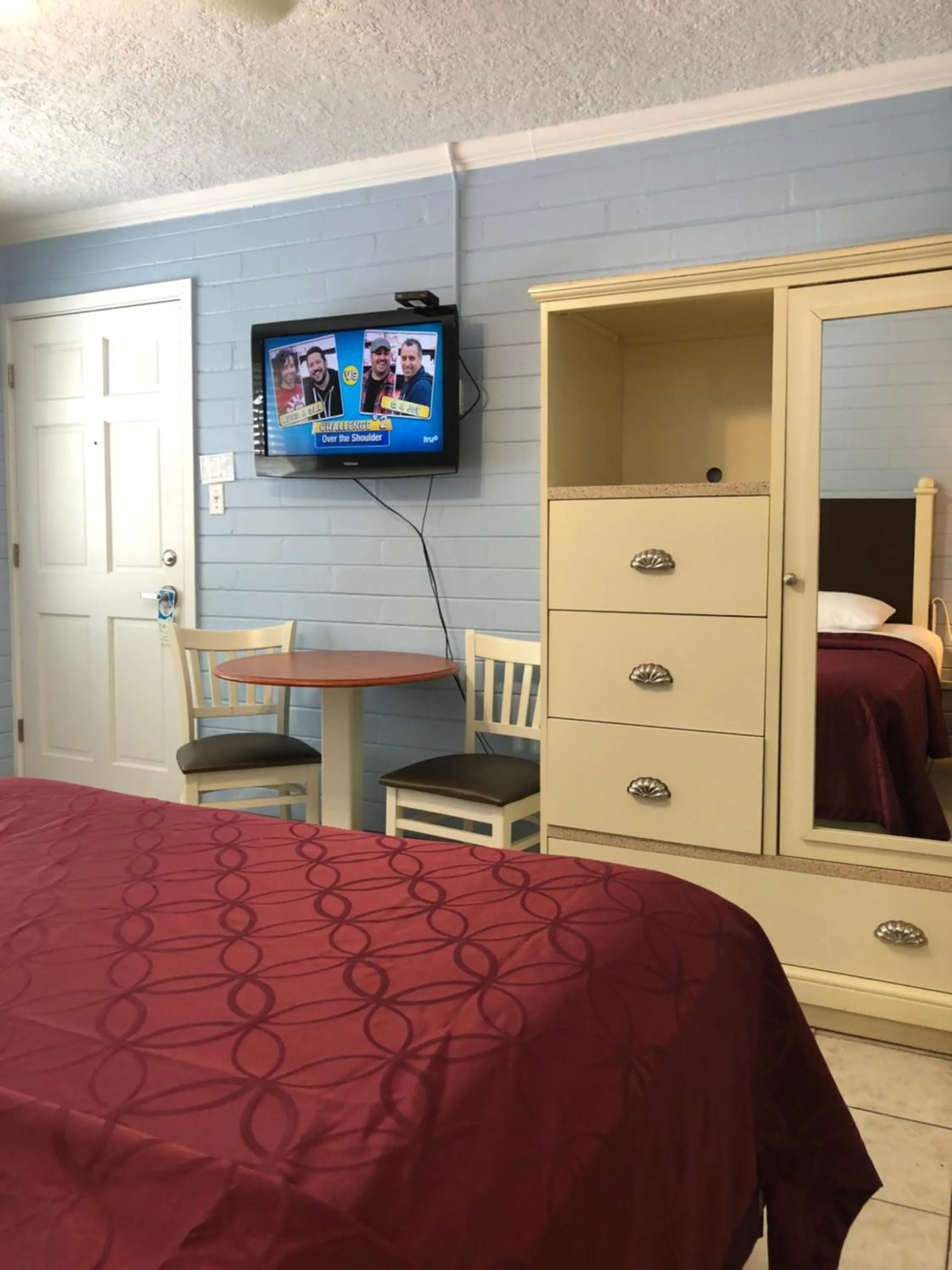 Lakeside Inn and Cafe