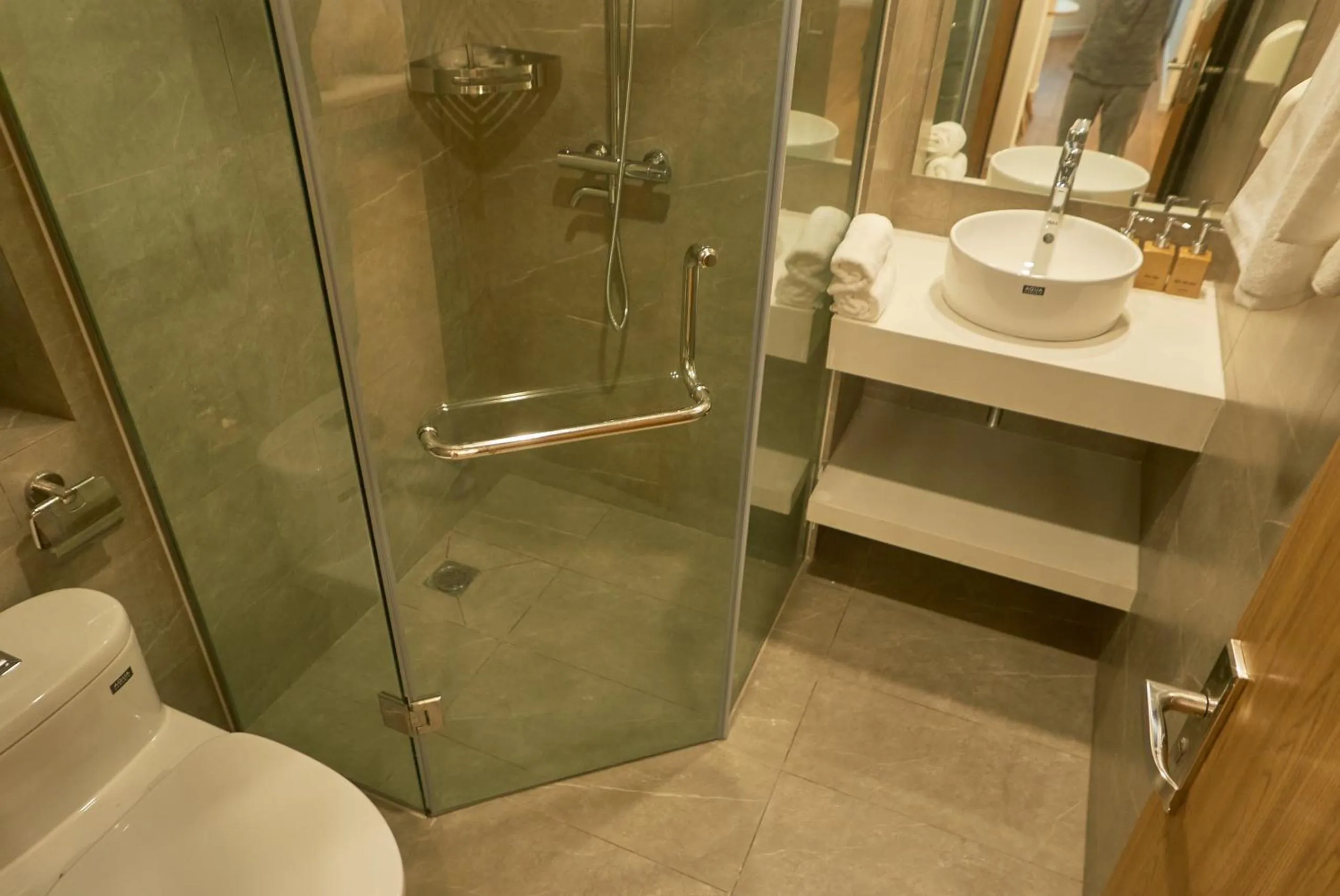 Shower in Hanoi Shouten - Staycation