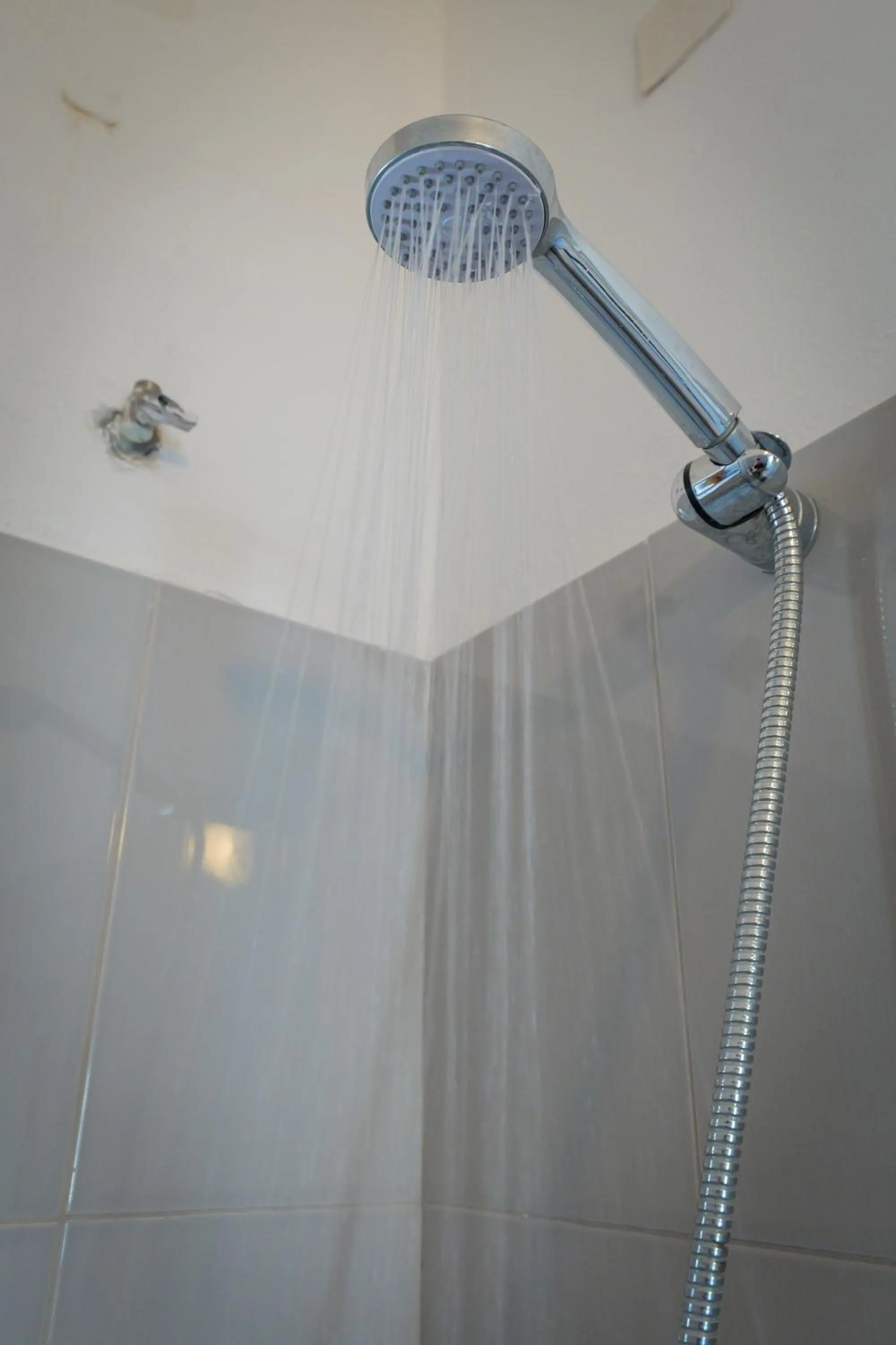 Shower in Central Garden Sofia 1- Free Parking