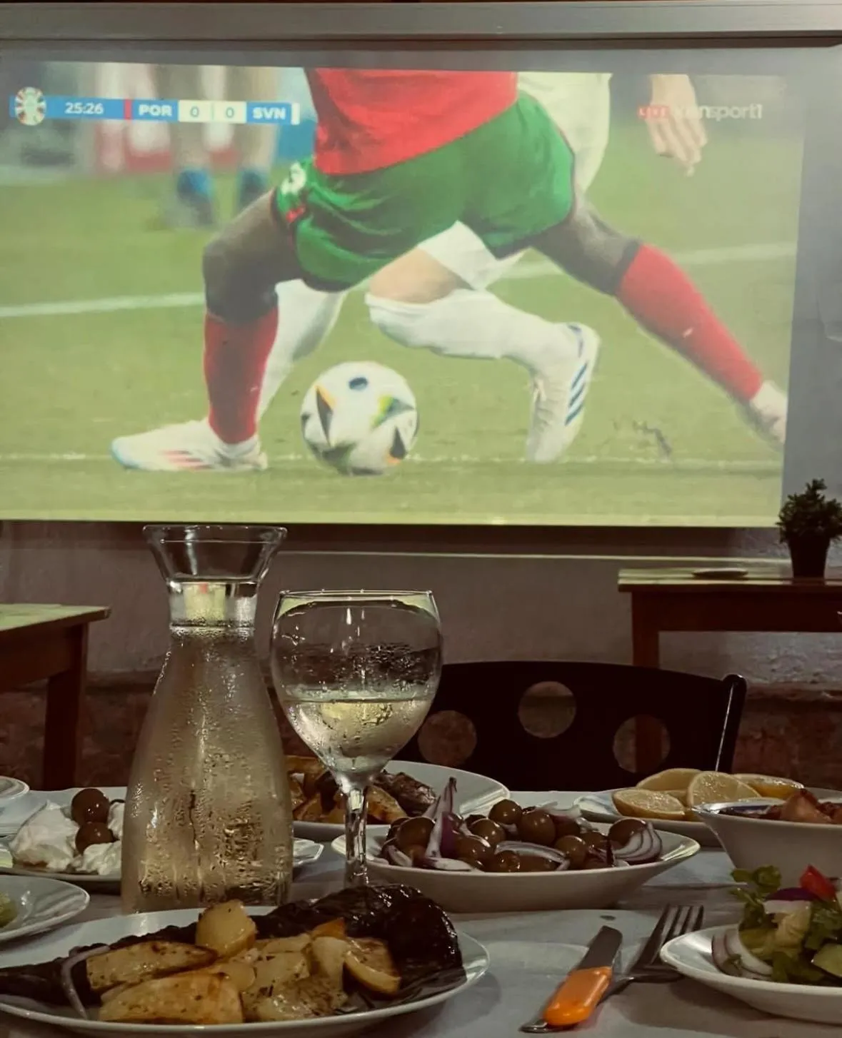 Food in Central Garden Sofia 1- Free Parking