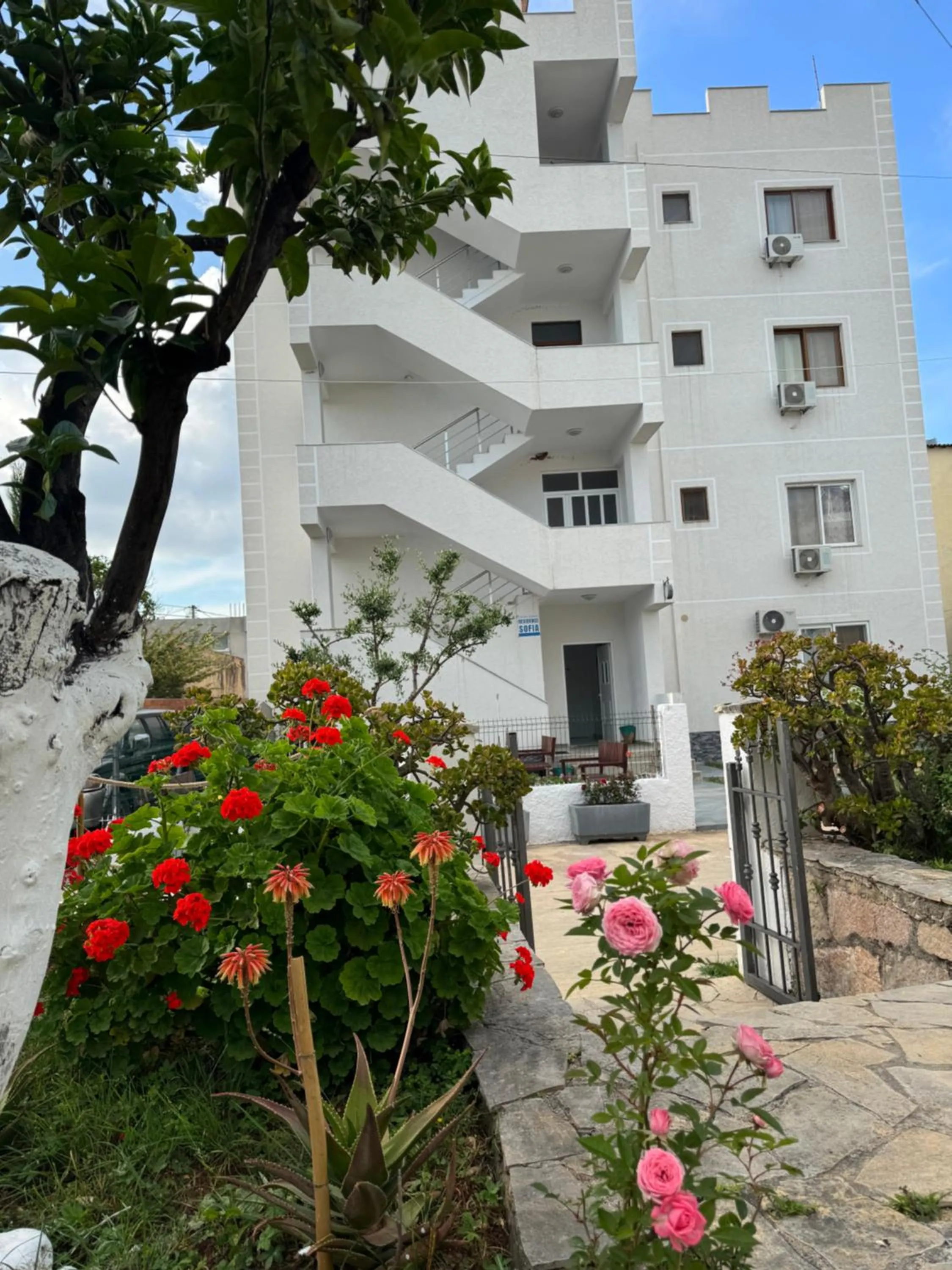 Property building in Central Garden Sofia 1- Free Parking