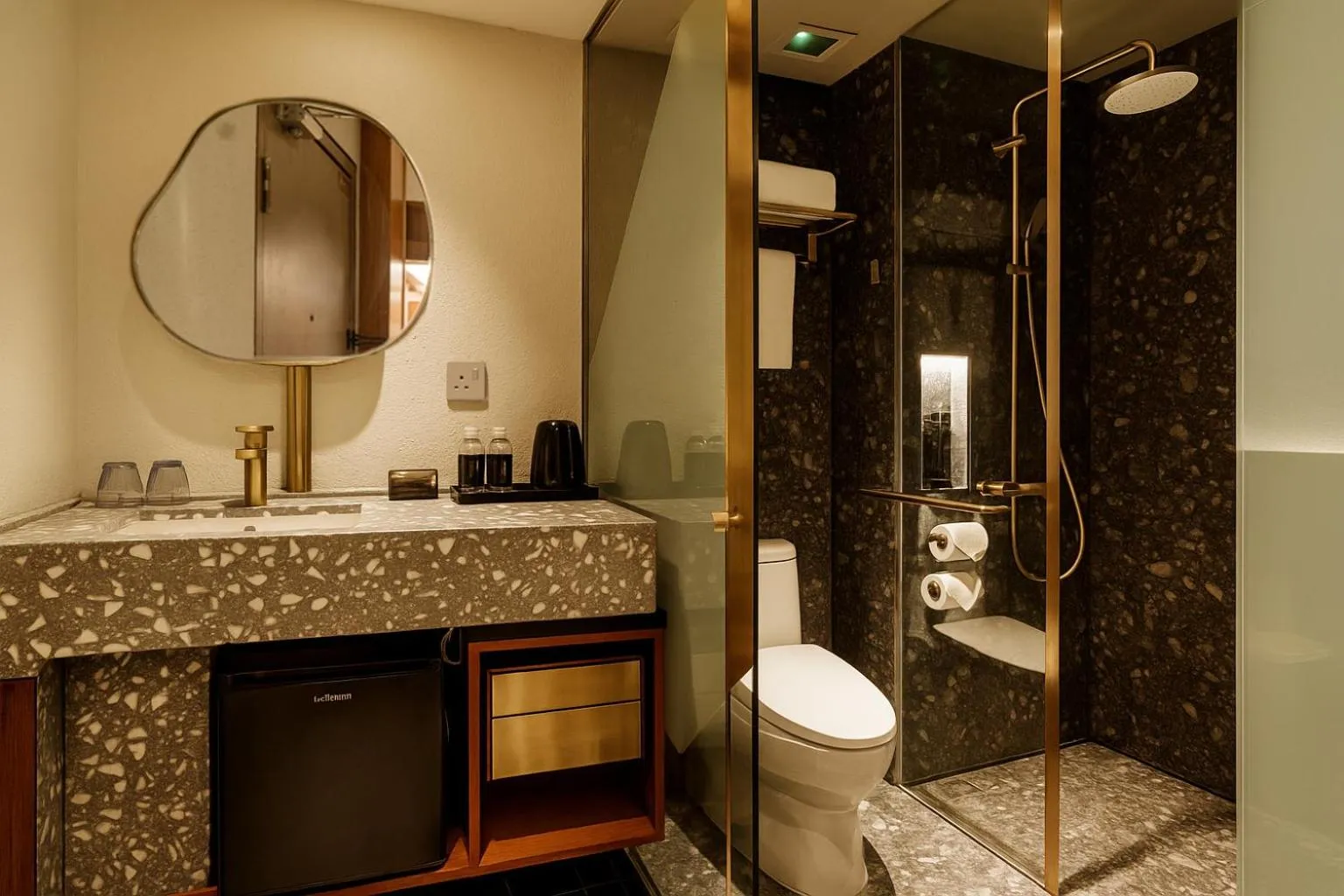 Shower in Bintang Collectionz Hotel