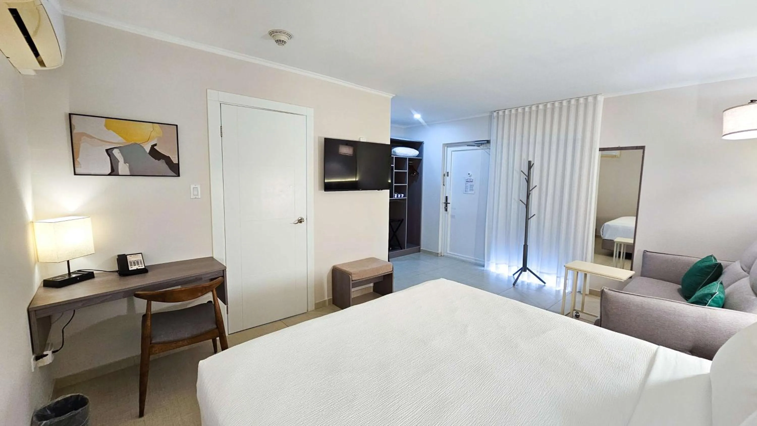 Bedroom, Bed in Aruba Boutique & Art Hotel - Adults Only