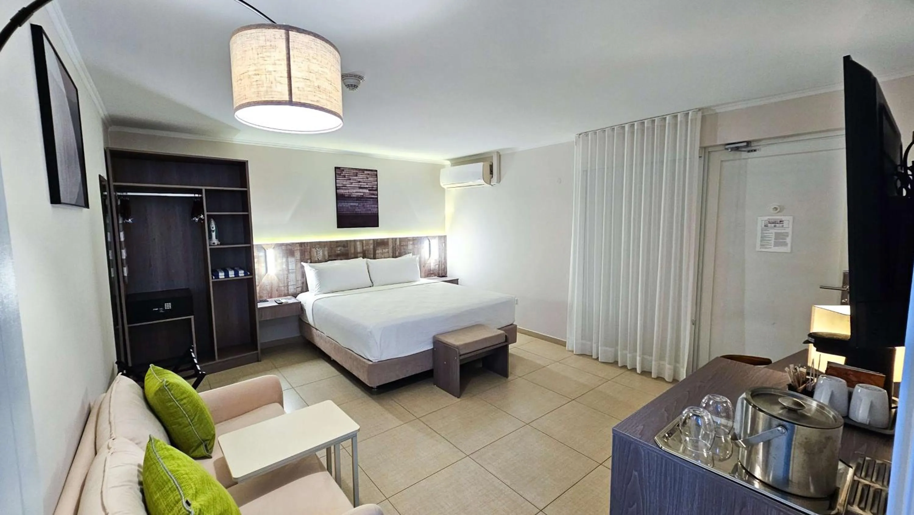 Bedroom, Bed in Aruba Boutique & Art Hotel - Adults Only