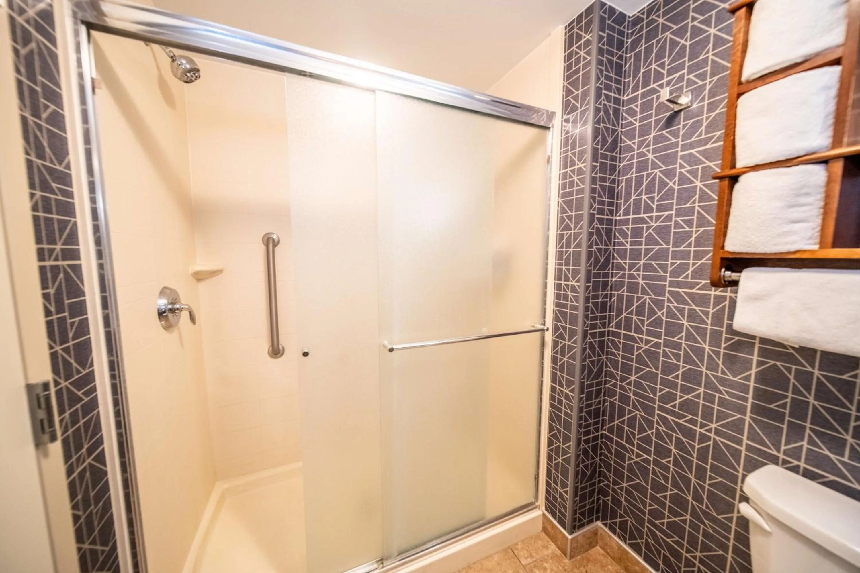 Bathroom in Homewood Suites by Hilton Rochester Mayo Clinic-St. Marys Campus