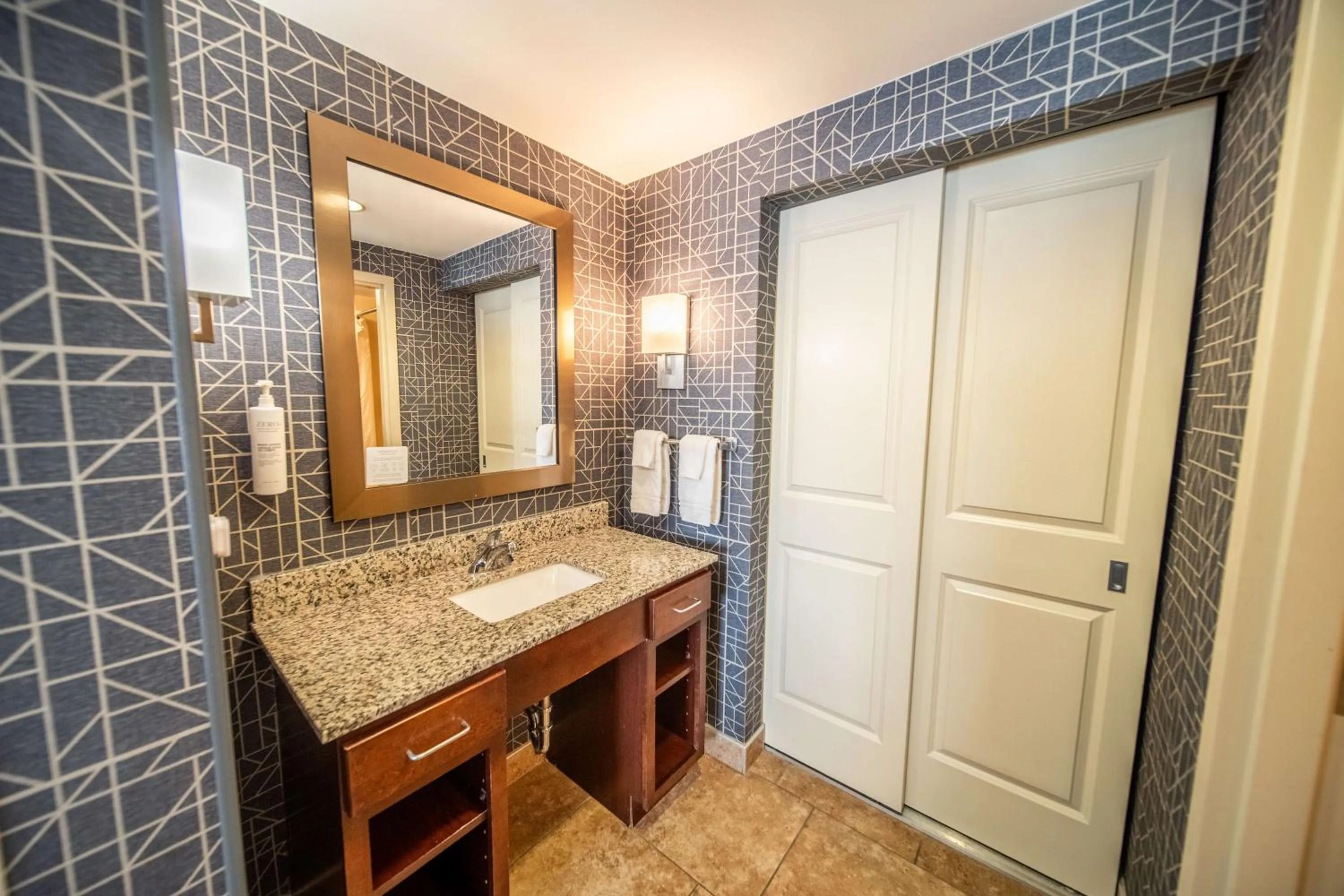 Bathroom in Homewood Suites by Hilton Rochester Mayo Clinic-St. Marys Campus