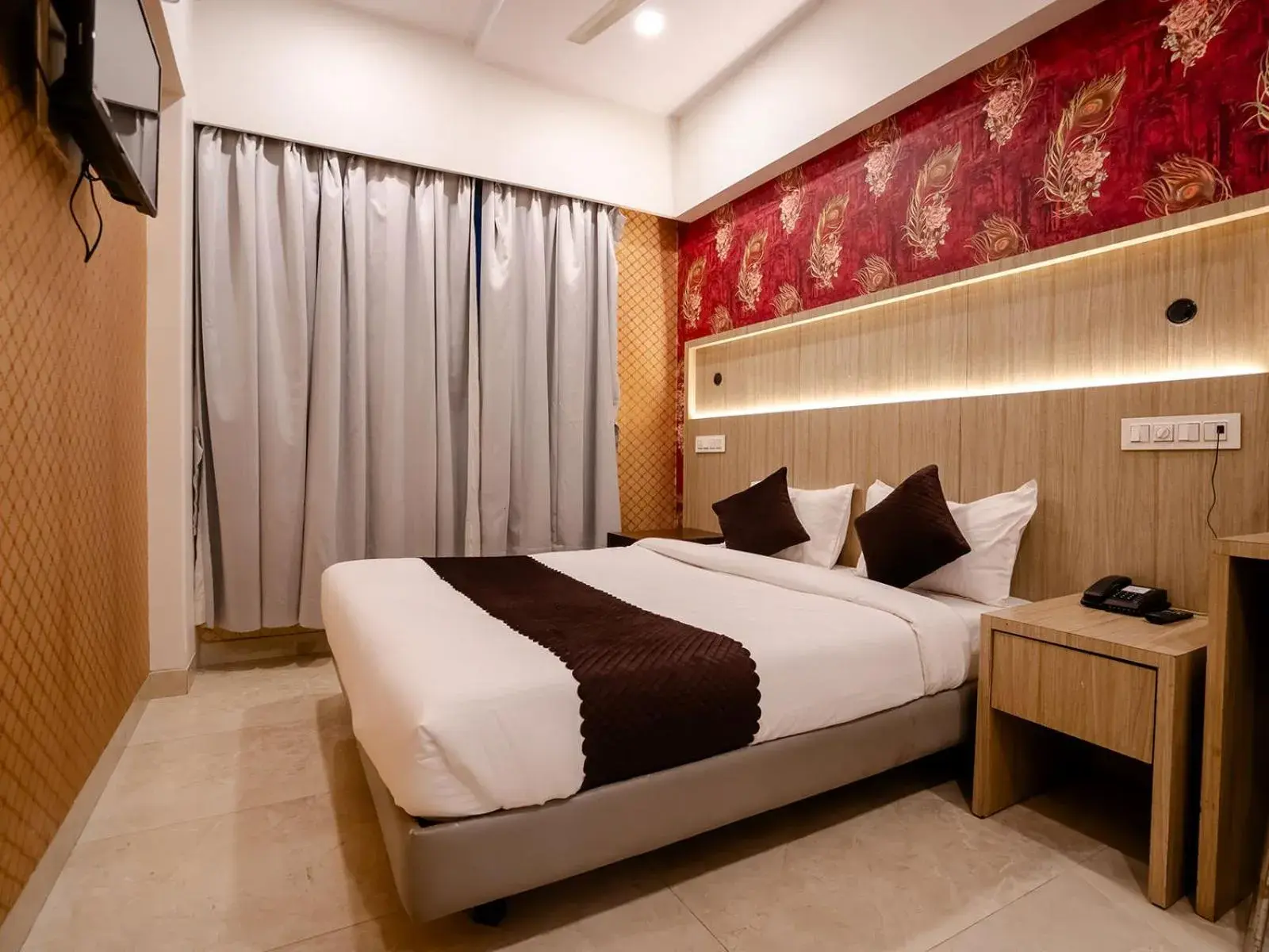 Deluxe Double Room in Hotel Grand Seasons- Navi Mumbai Deluxe Double Room in Hotel Grand Seasons- Navi Mumbai