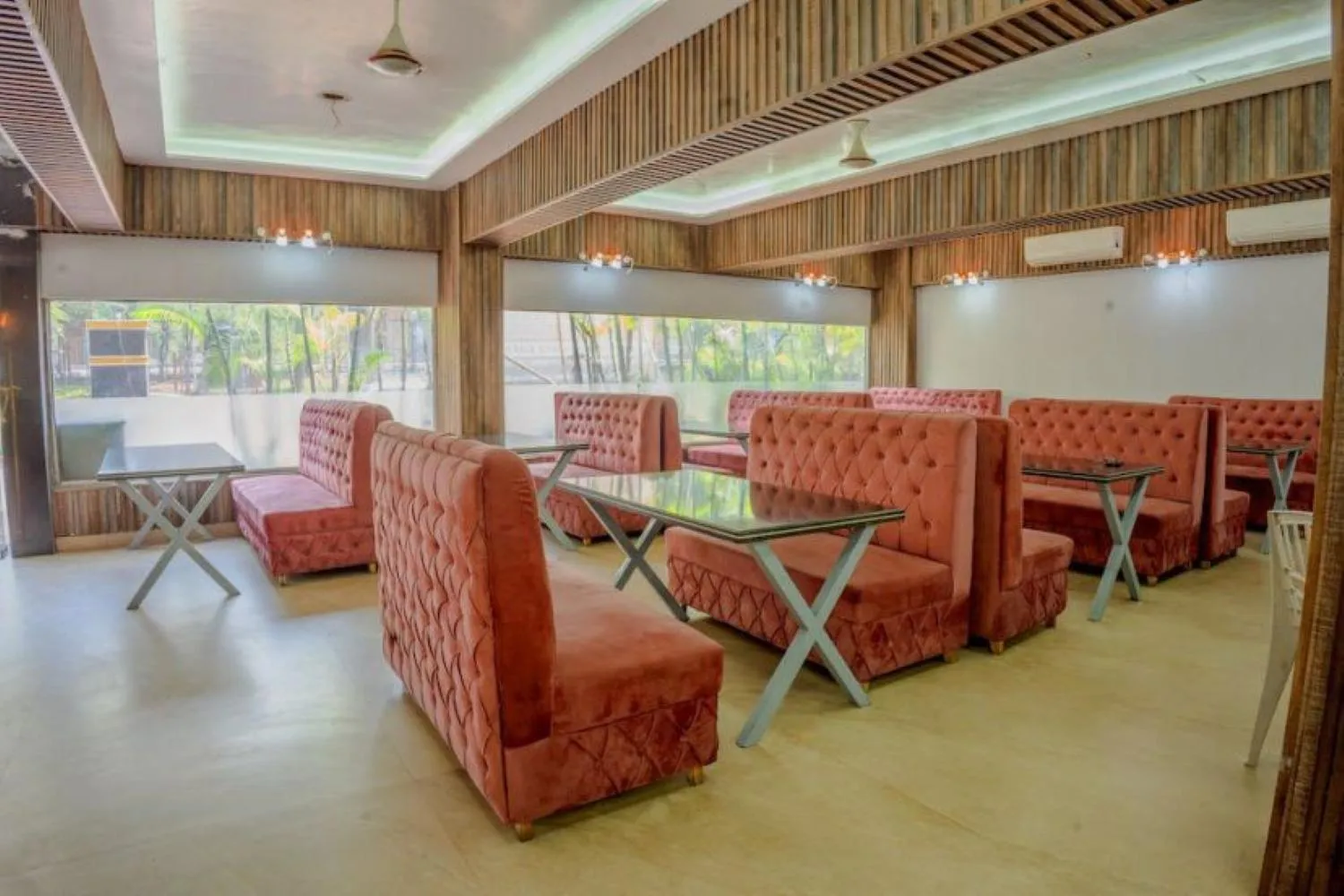 Restaurant/places to eat in Hotel Grand Seasons- Navi Mumbai