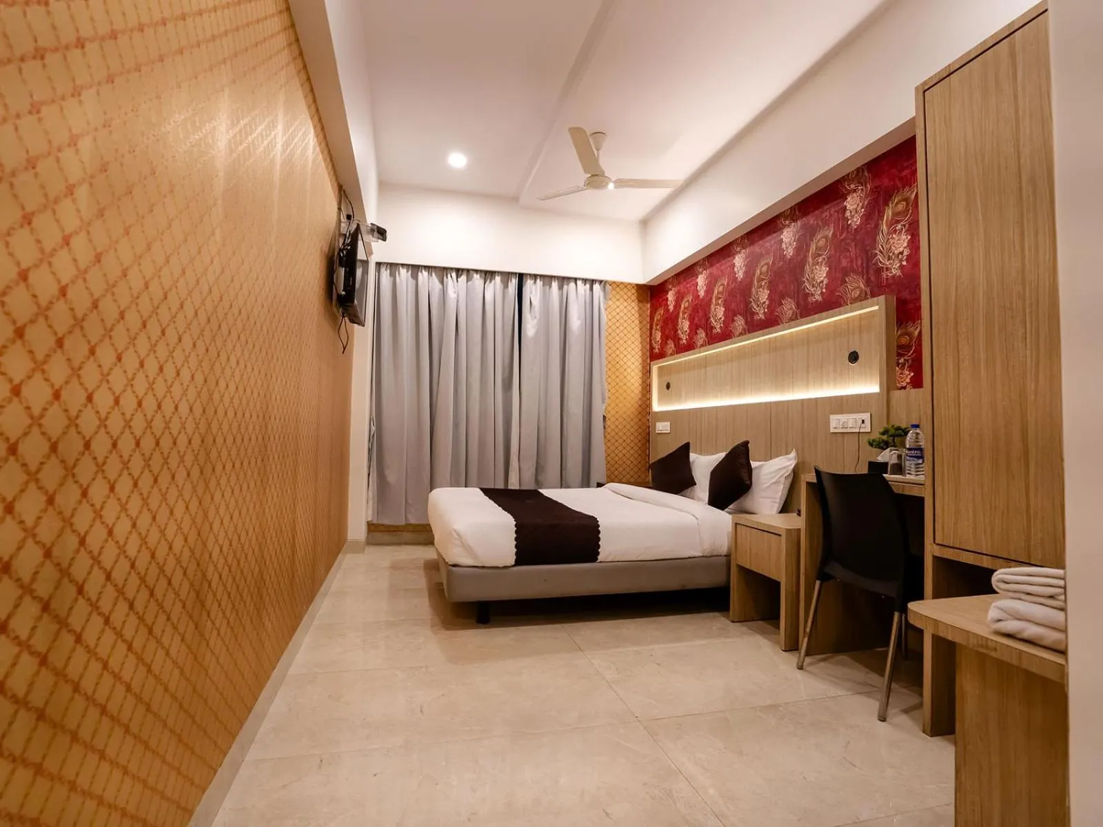 Bedroom in Hotel Grand Seasons- Navi Mumbai