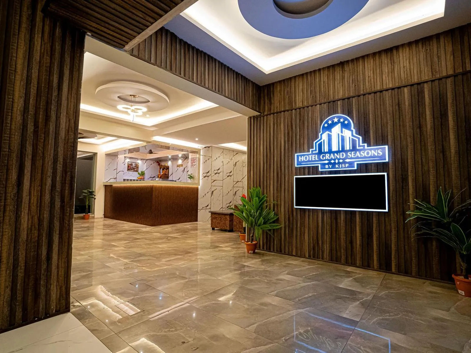Lobby or reception in Hotel Grand Seasons- Navi Mumbai