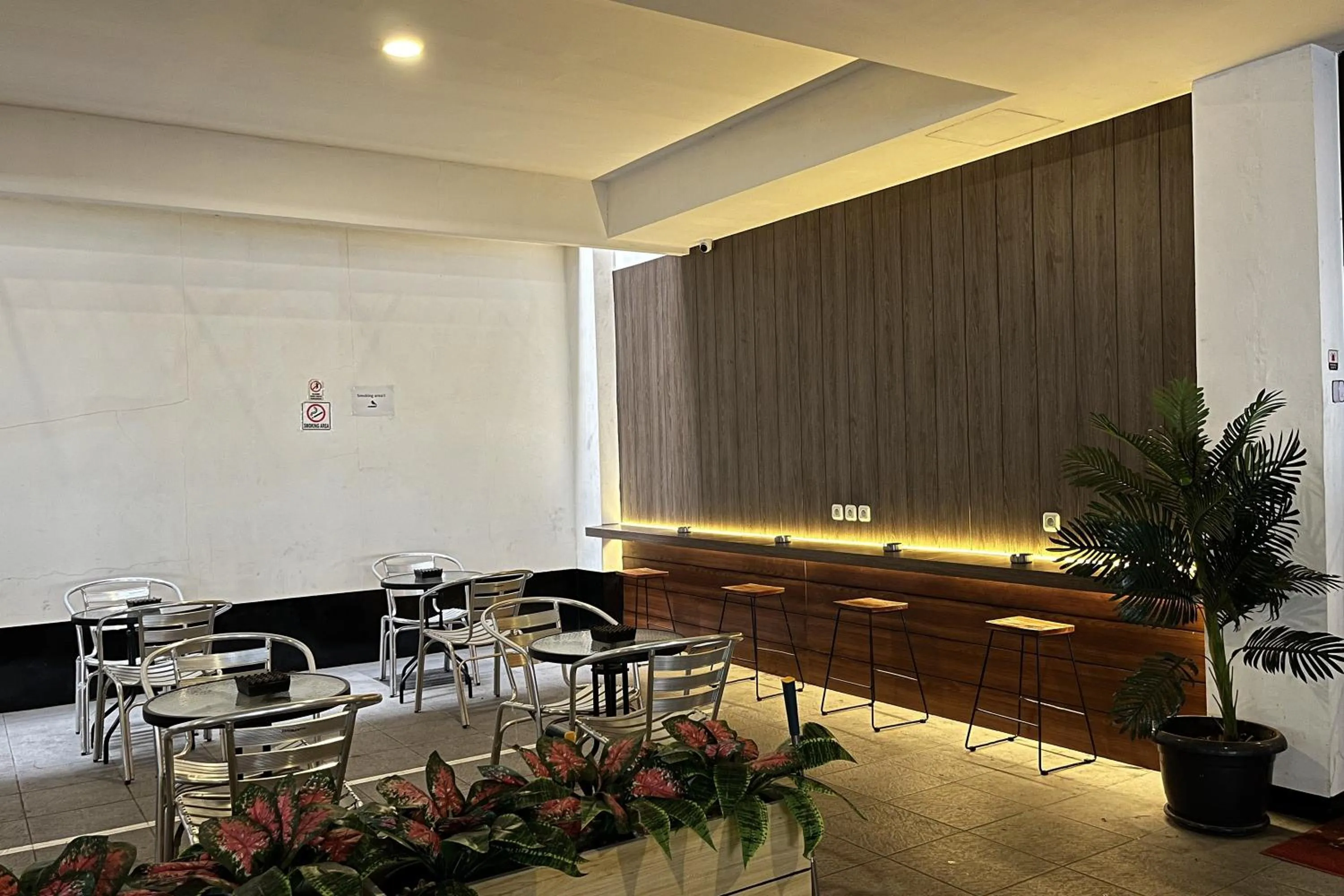 Seating area in Good Day Inn