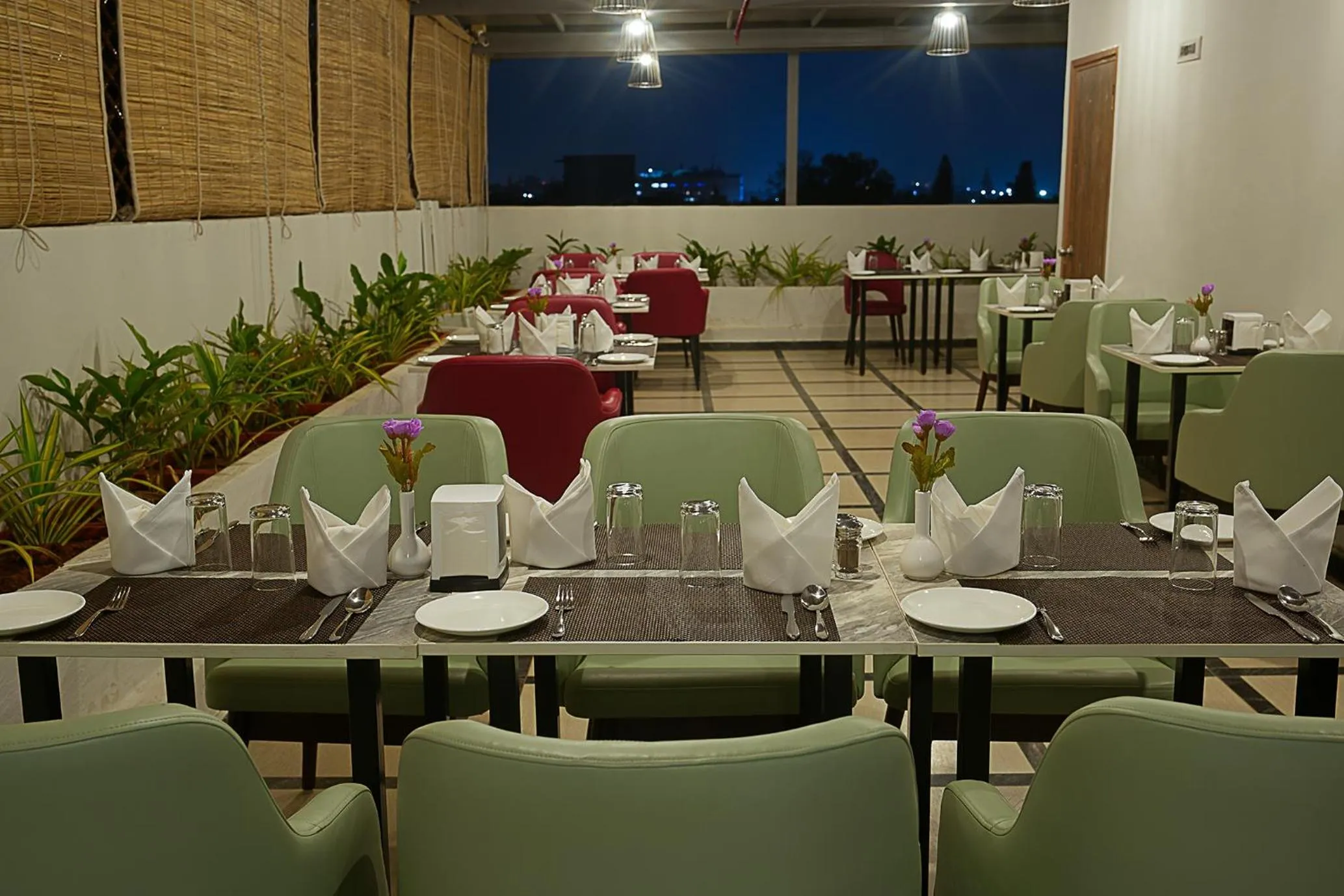Restaurant/places to eat in Grand Continent Malleshwaram A Sarovar Portico Affiliate Hotel