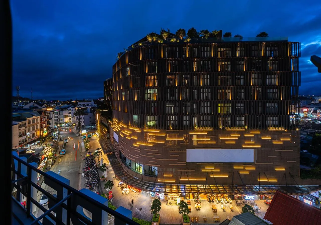 Evening entertainment in Nature Hotel - Win Happy