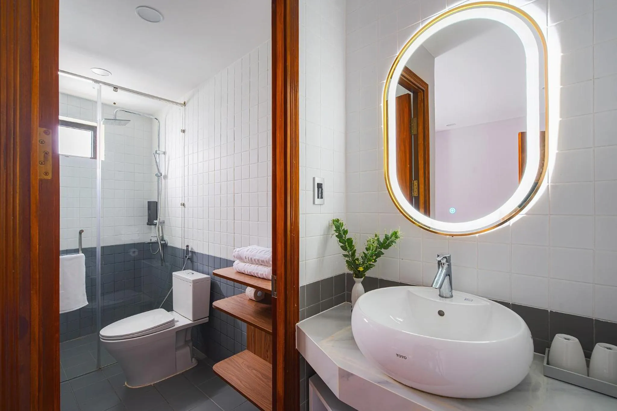 Shower in Nature Hotel - Win Happy