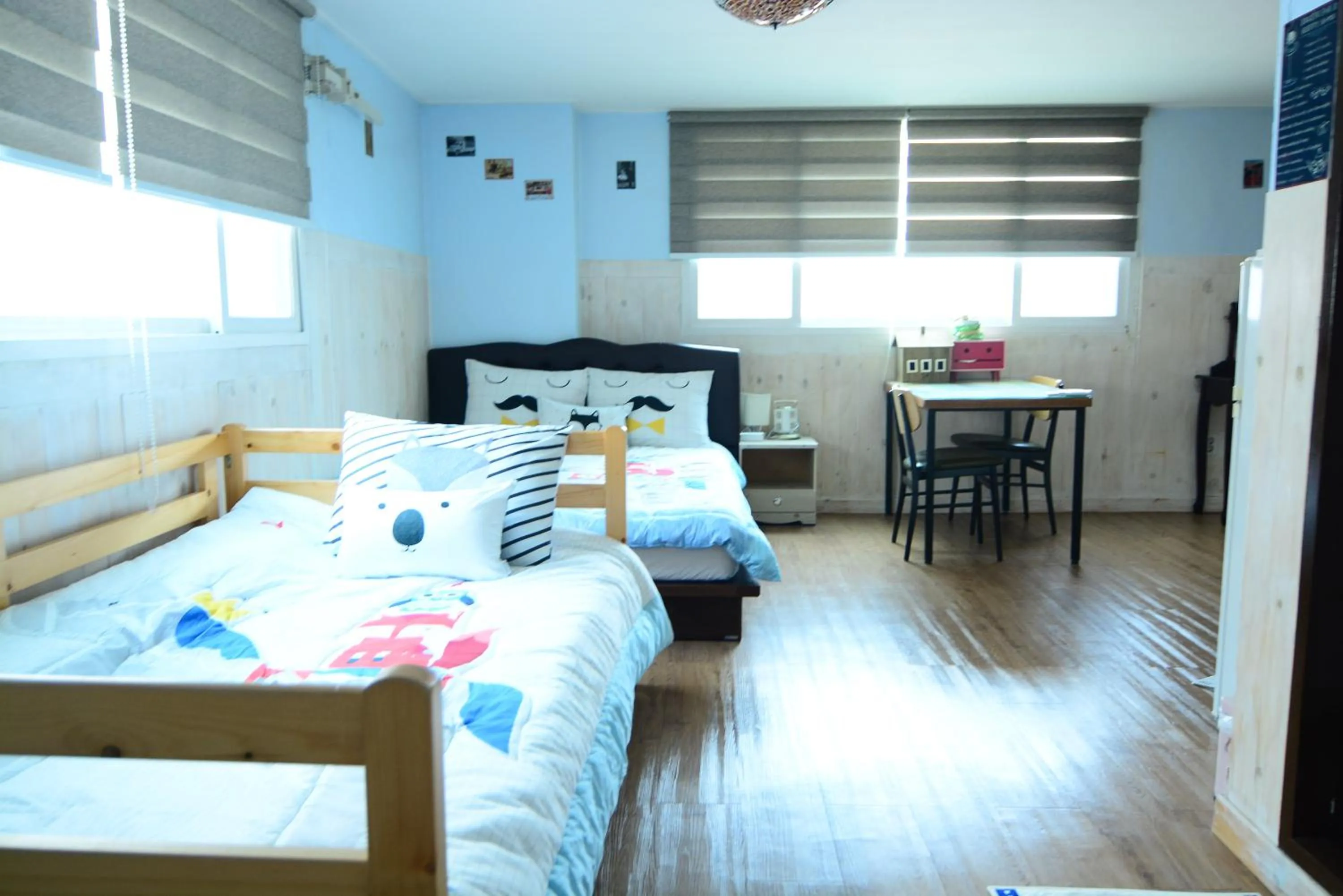 Photo of the whole room, Bed in Residence Unicorn