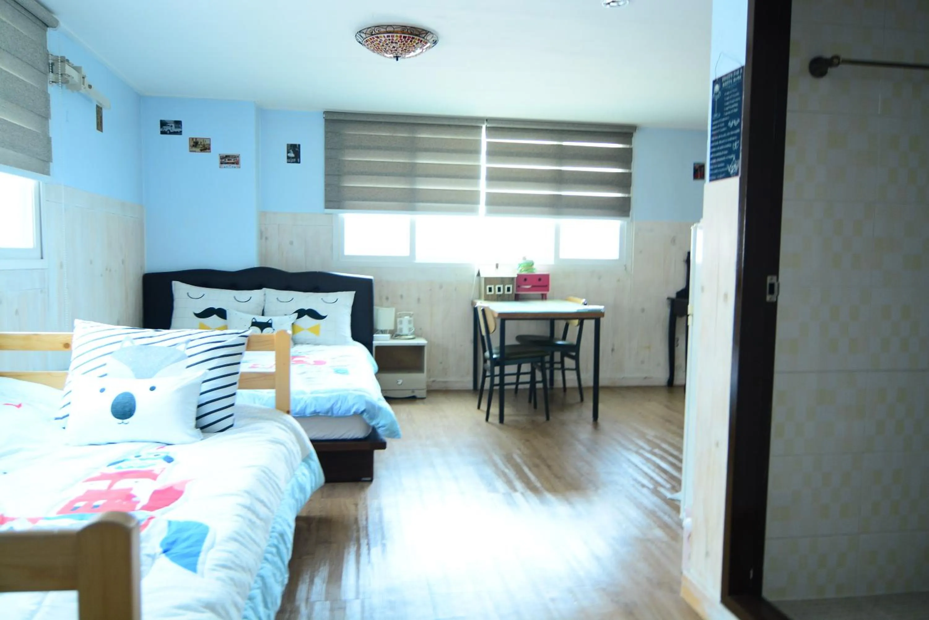 Photo of the whole room, Bed in Residence Unicorn