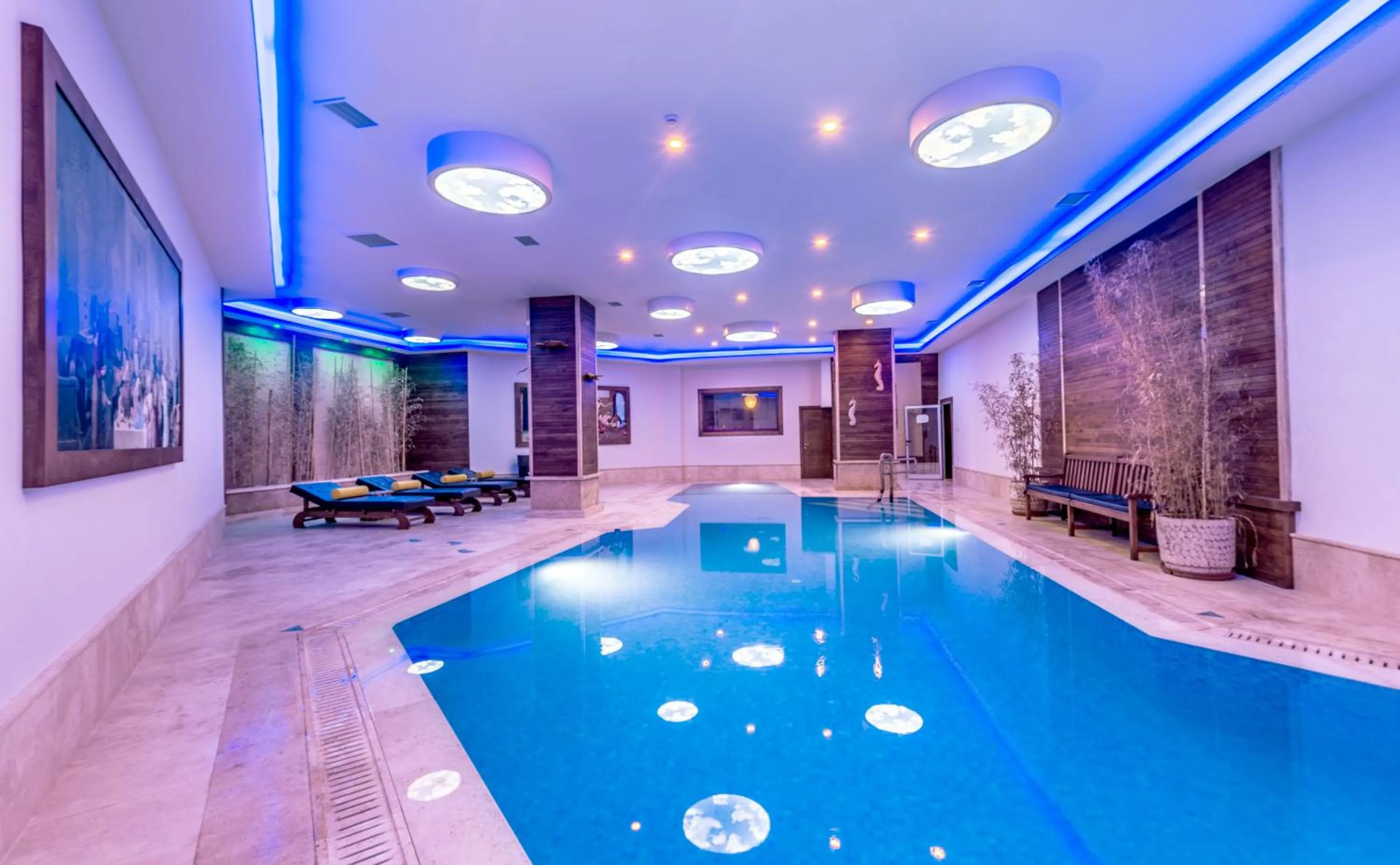 Swimming pool in Vuni Palace Hotel & Casino & SPA