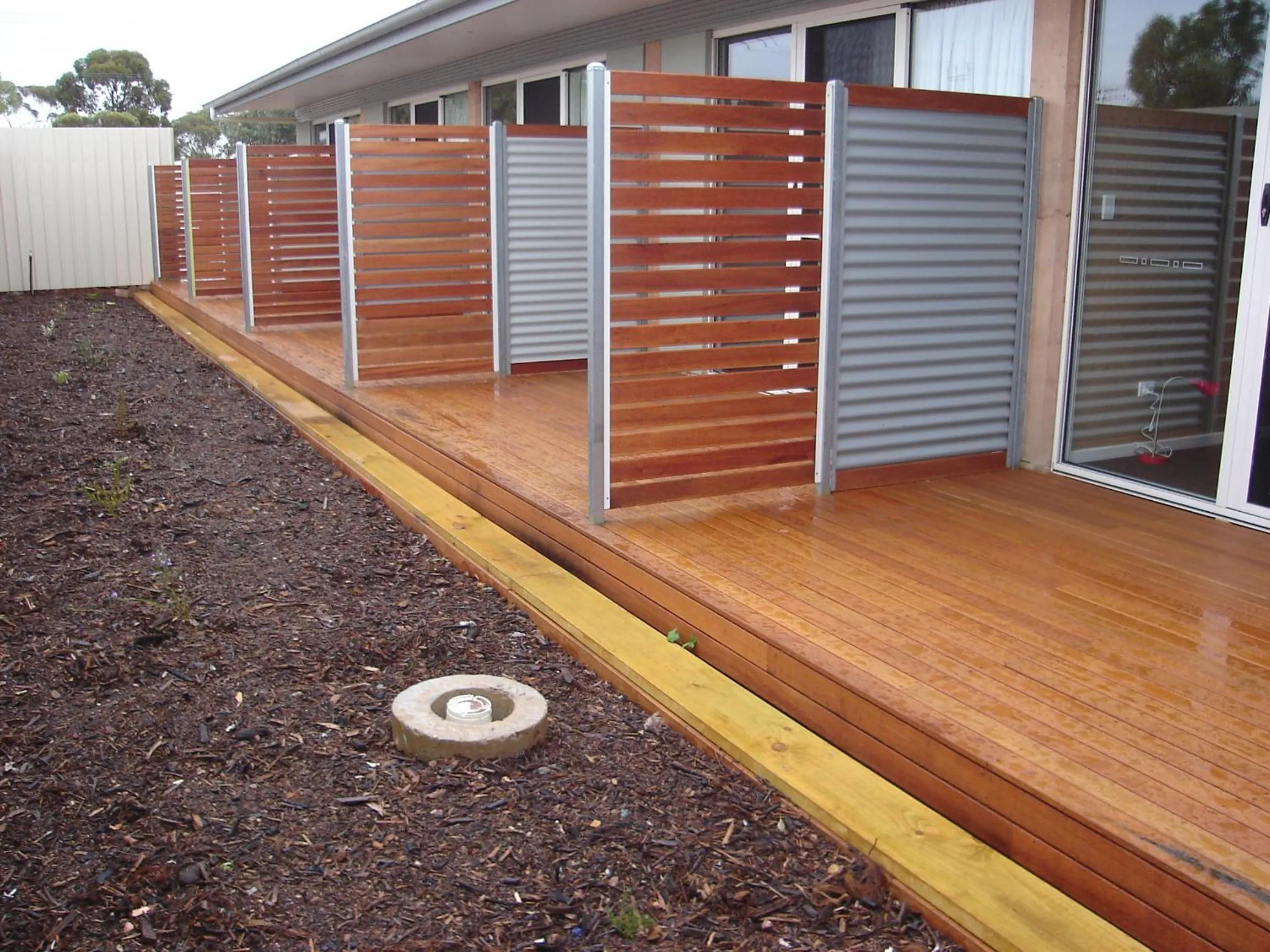 Facade/entrance in Crossroads Ecomotel