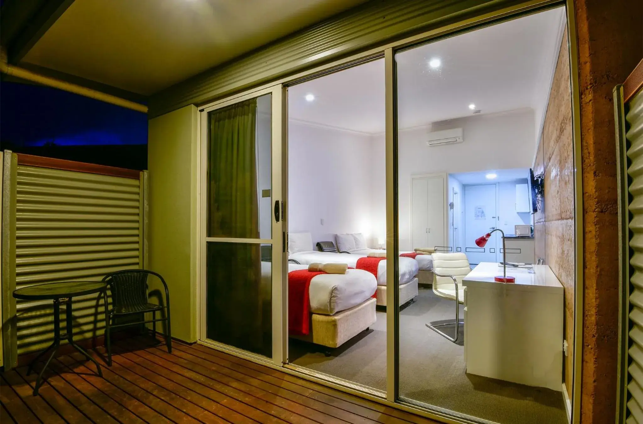 Deluxe Twin Room in Crossroads Ecomotel Deluxe Twin Room in Crossroads Ecomotel