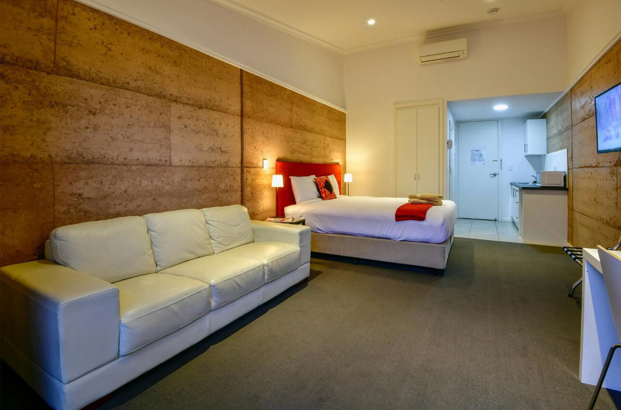 Bed in Crossroads Ecomotel