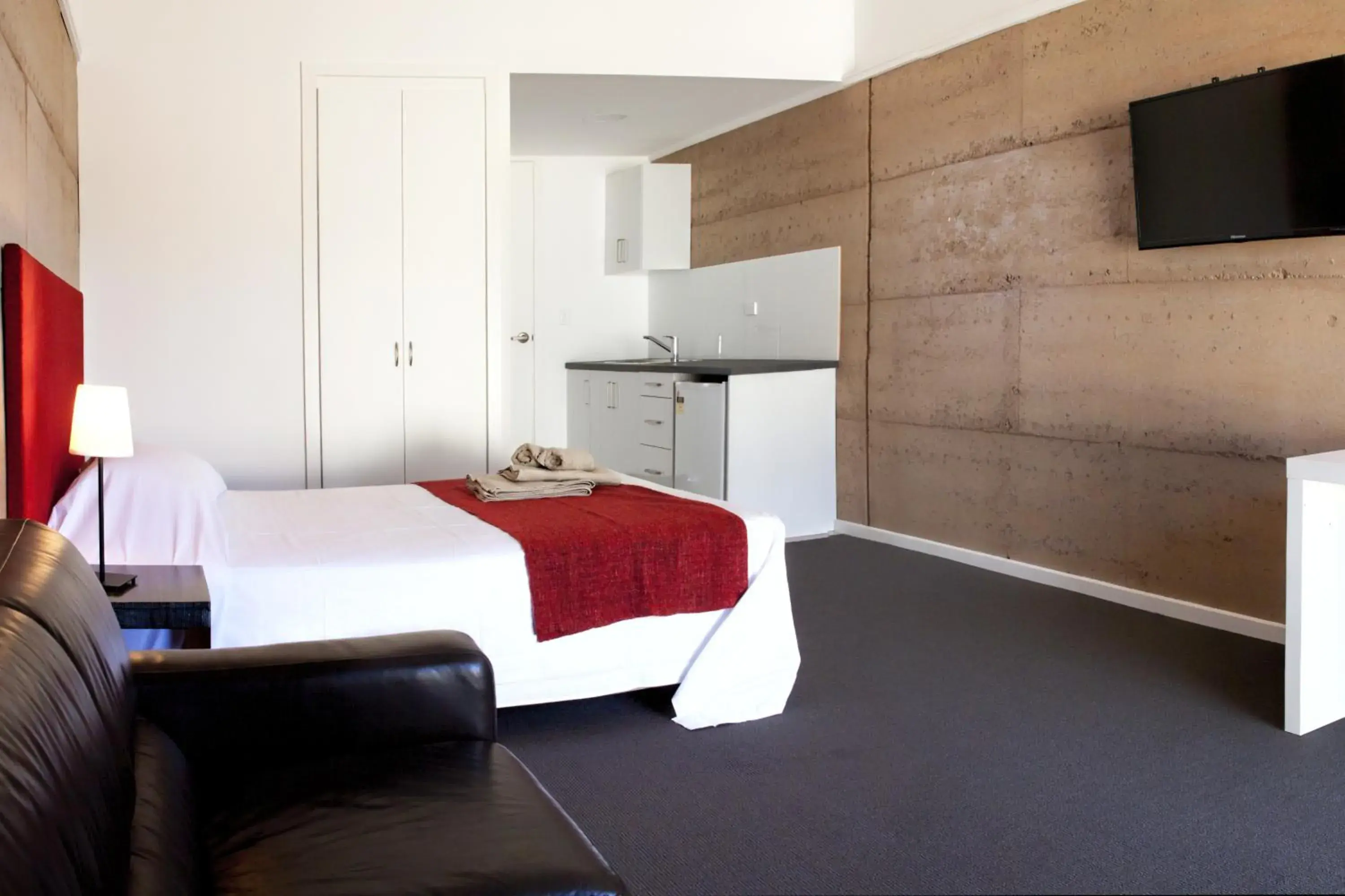 Standard King Room in Crossroads Ecomotel Standard King Room in Crossroads Ecomotel